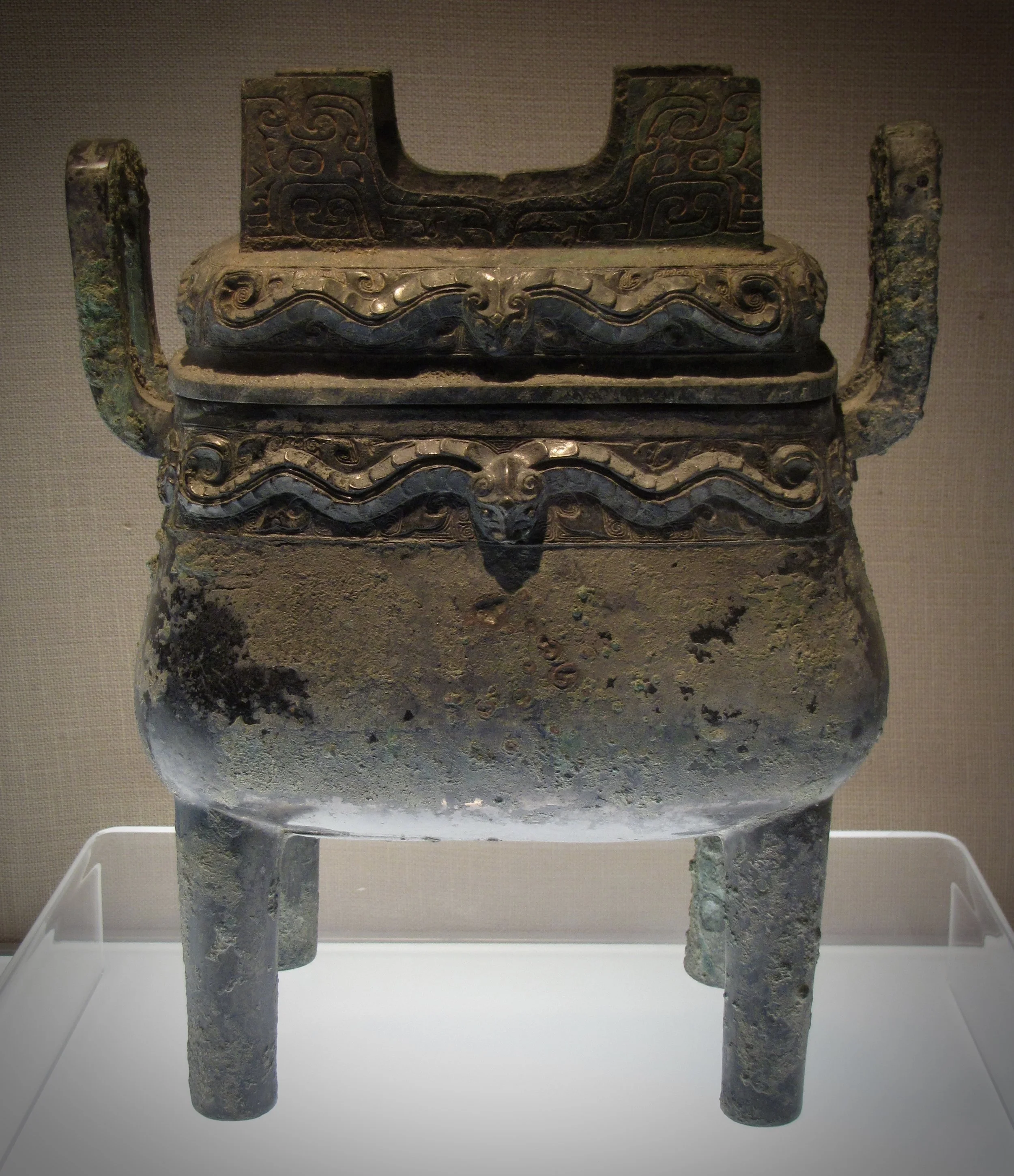 Tetrapod ding for cooking meat in the Capital Museum, Beijing. Mid-11th–mid-10th century BCE, Western Zhou period. Photo by Renée DeVoe Mertz.