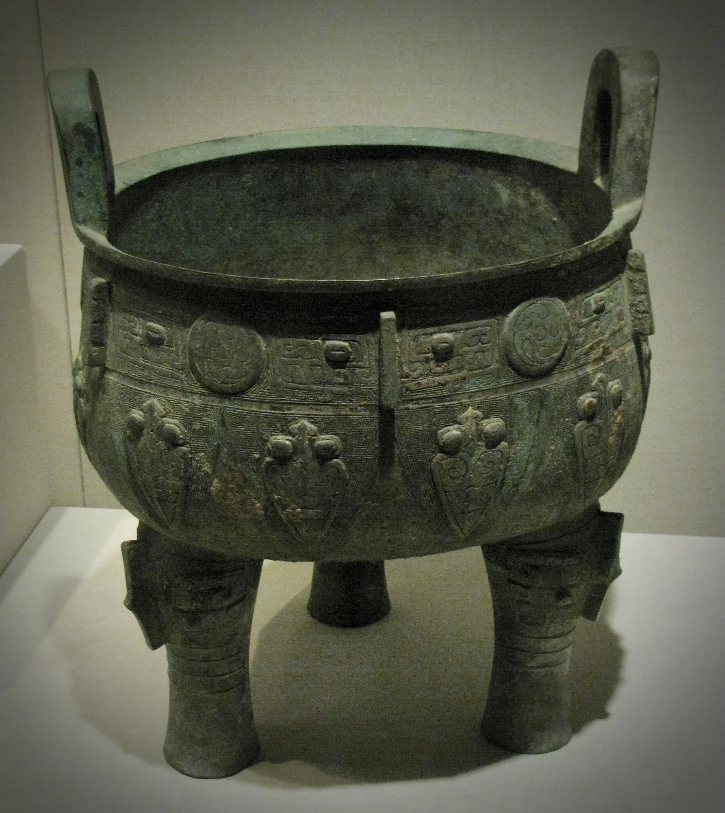Tripod ding with cicada and kui designs in the Shaanxi History Museum, Xi’an. 16th–11th century BCE, Shang period. Photo by Renée DeVoe Mertz.