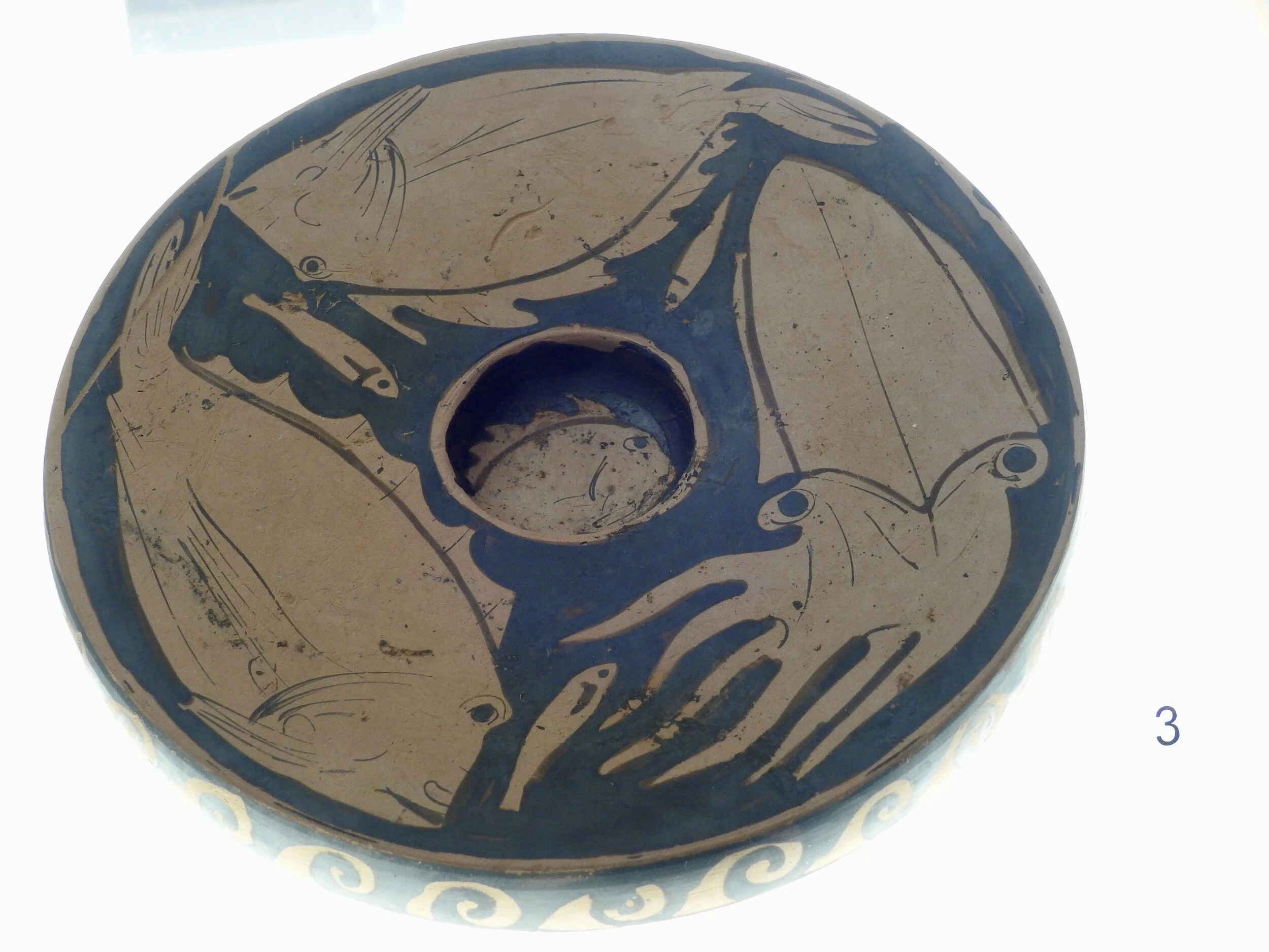 Red-figure fish plate from Tomb 2 B, Valle Pega. Alcacer do Sal Painter, 390–370 BCE. Museo Archeologico Nazionale, Ferrara. Photo by Renée DeVoe Mertz.