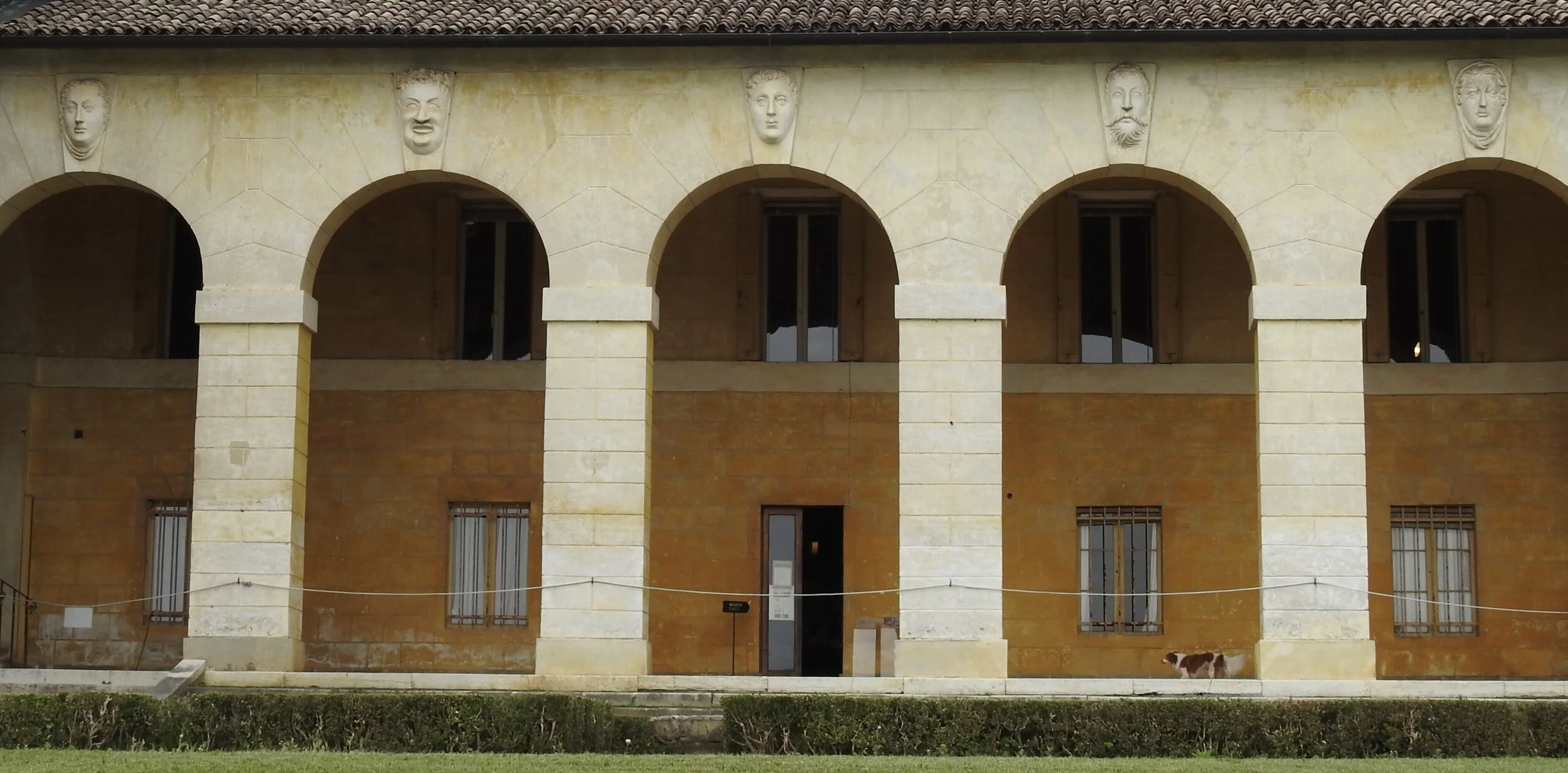 Northeast arcade of Villa Barbaro, connecting the main house to the flanking barchessa. Photo by Renée DeVoe Mertz.