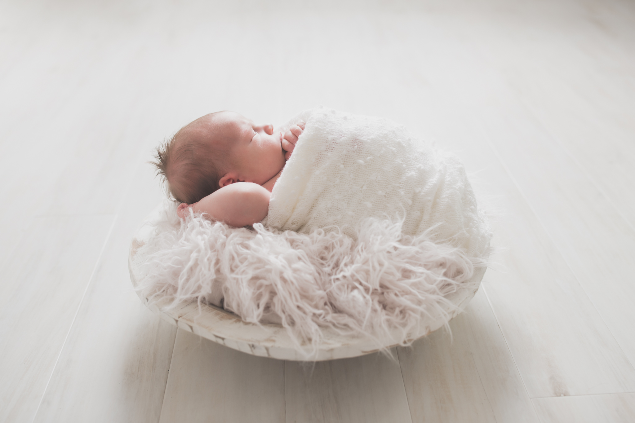 Newborn Photography Nuetral Big Sister | Cara Peterson Photography Rockford IL-8.jpg