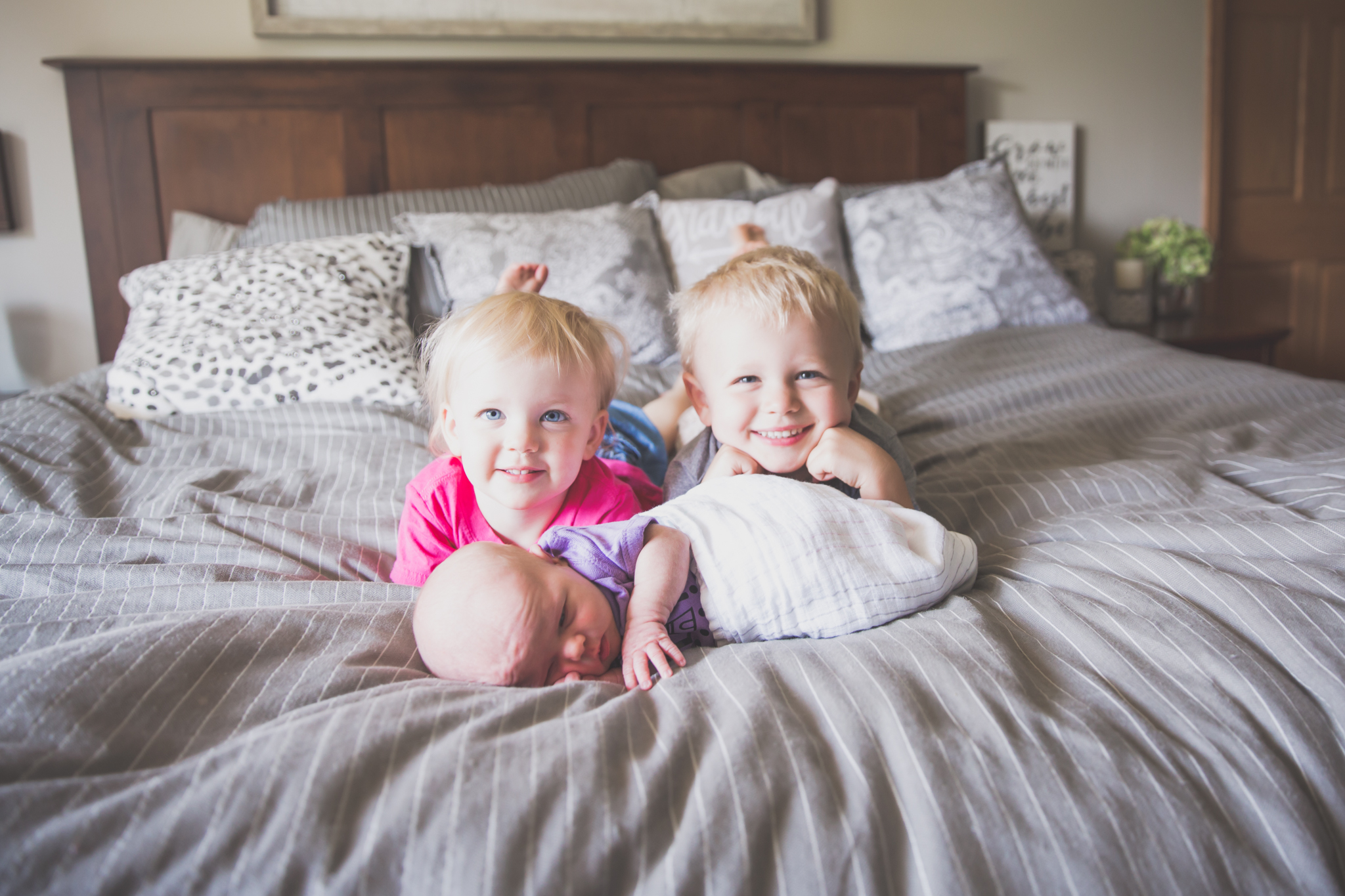 Sibling photos Newborn session photographer lifestyle studio - Cara Peterson Photography Rockford IL-4-6.jpg