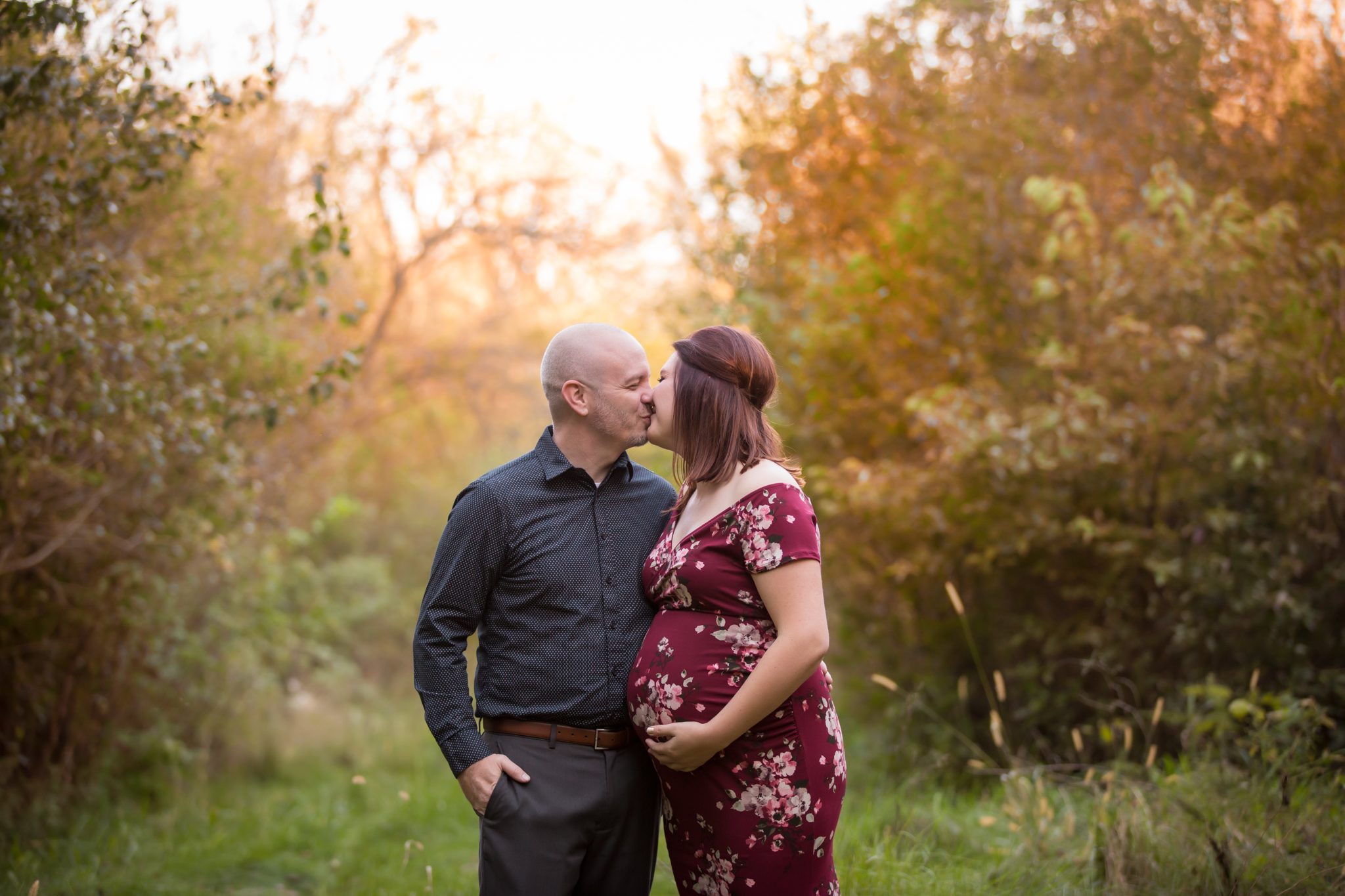 Family Fall Sessions wiht colorful leaves maternity, pet poses  - Cara Peterson Photography Rockford IL-3-2.jpg