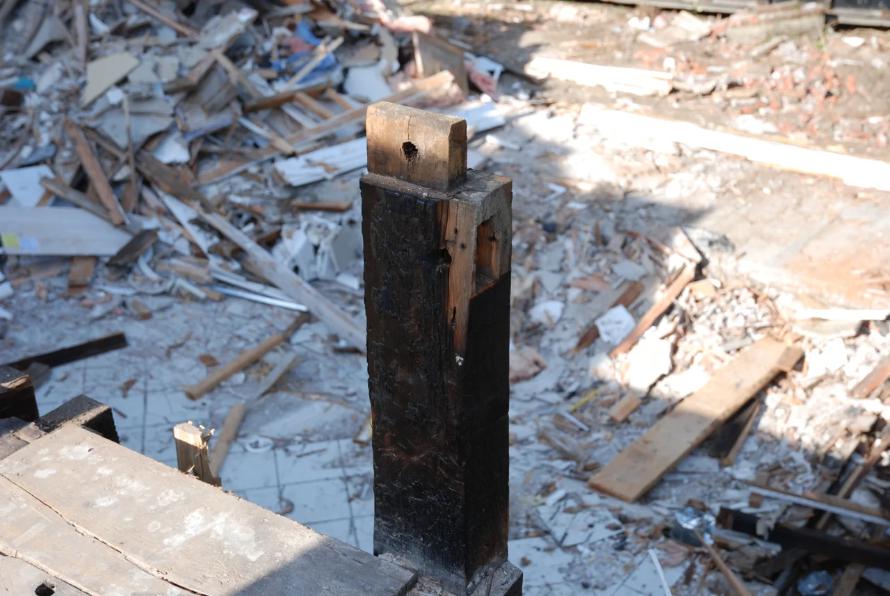Original %22gunstock%22 post closest to chinmney evidencing signs of charring (fire damage).jpg