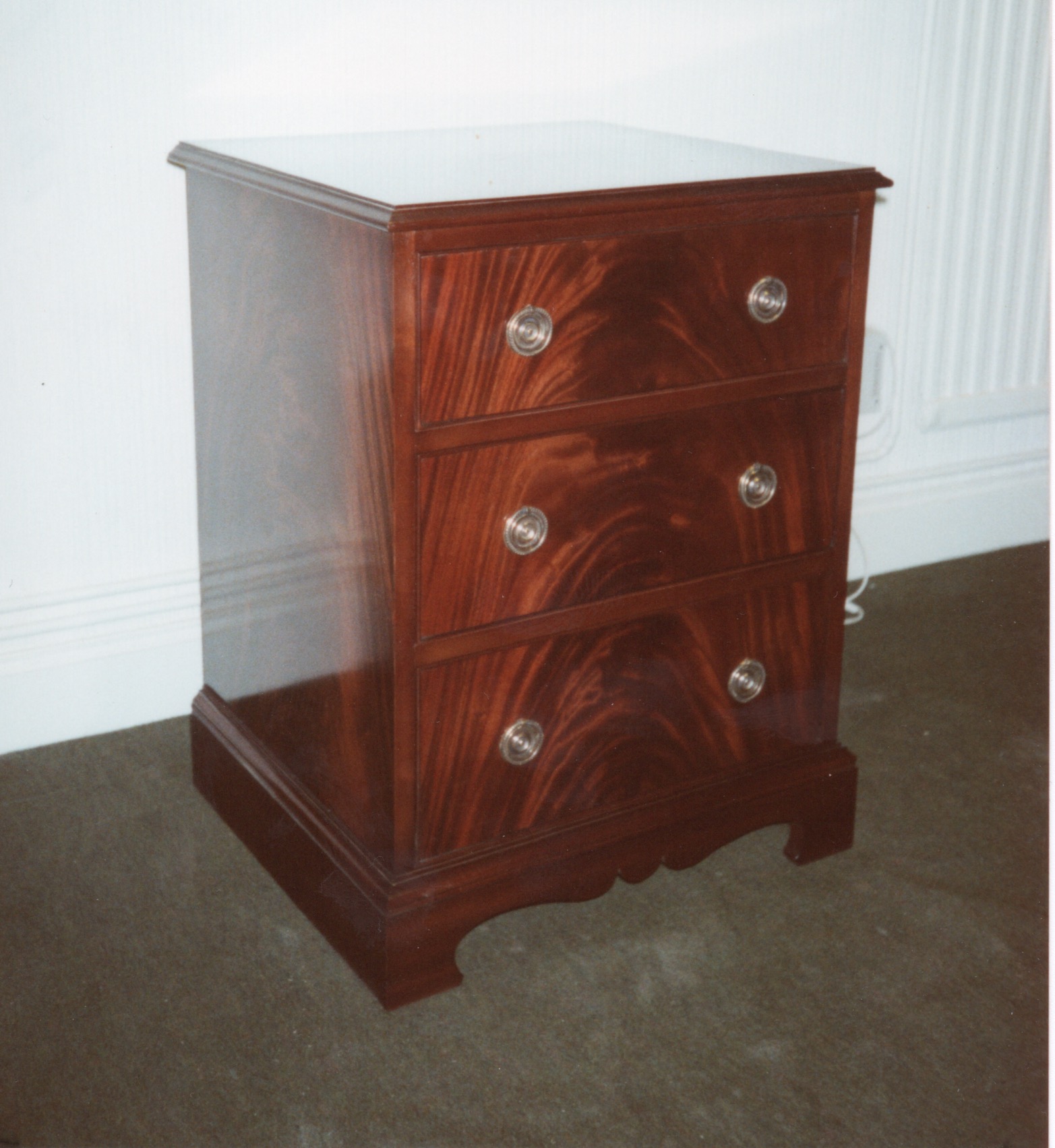 Curl Mahogany drawer unit