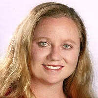 Ellen Headshot.jpg