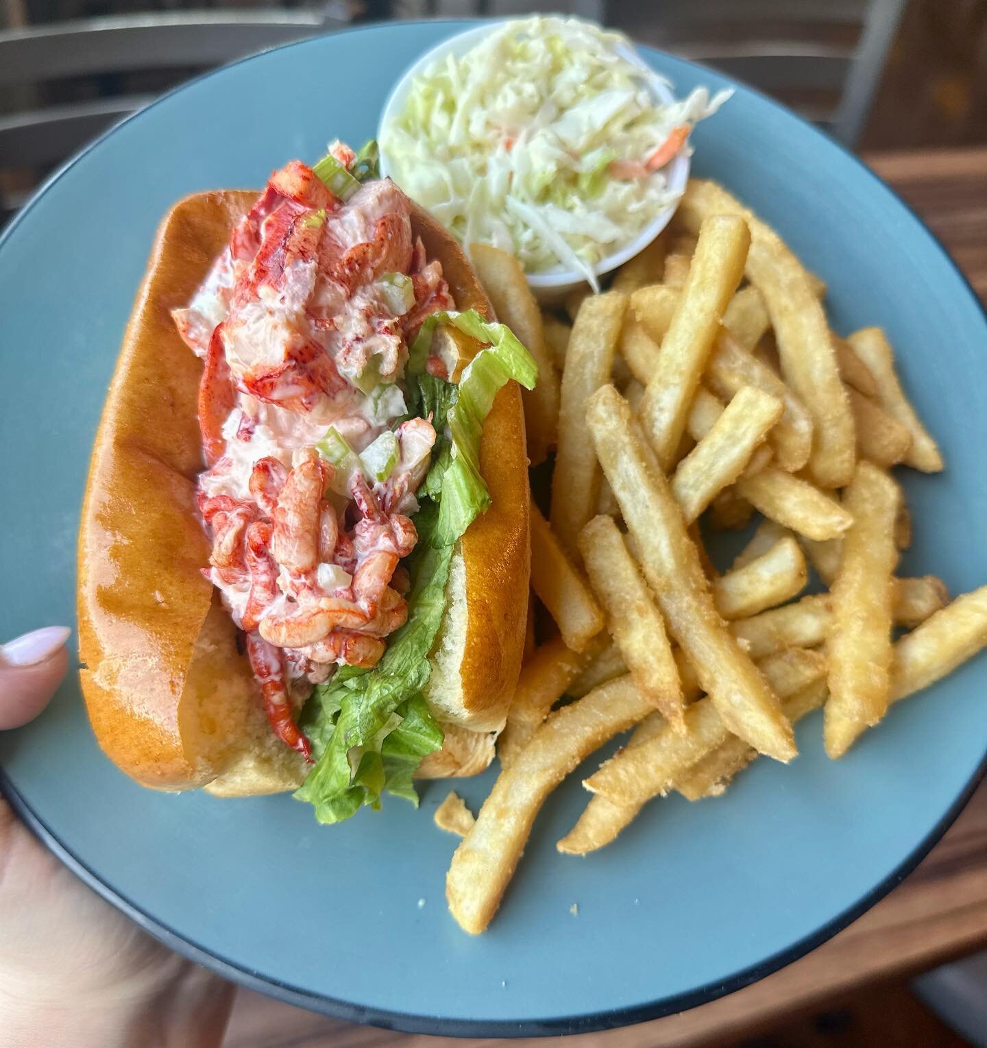 🦞 Lobster Rolls are here and ready to enjoy during lunch or dinner on our patio! ☀️ See you soon 🍻🎉