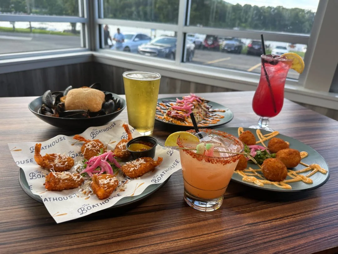 Happy Valentine&rsquo;s Day from The Boathouse 💕
🎶 Jon Berman is performing tonight from 5&ndash;8PM
🍽️ Plus dinner + drink specials all weekend long!