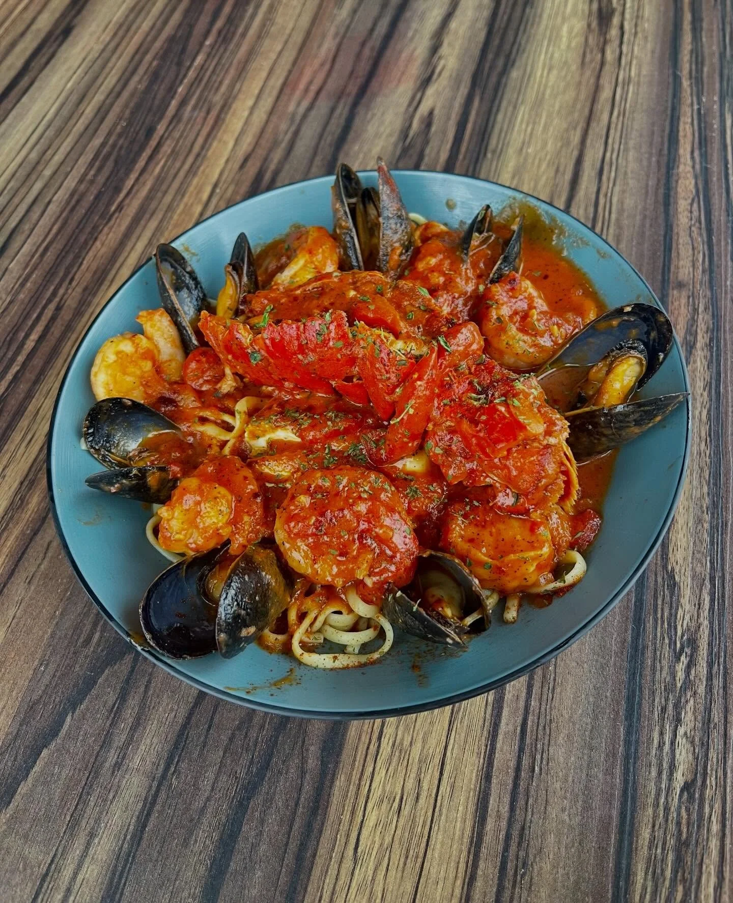 What better way to escape the snow and warm up with our Seafood Fra-Diavolo and other weekends specials!? We&rsquo;re open until 9pm tonight, see you soon!💙❄️