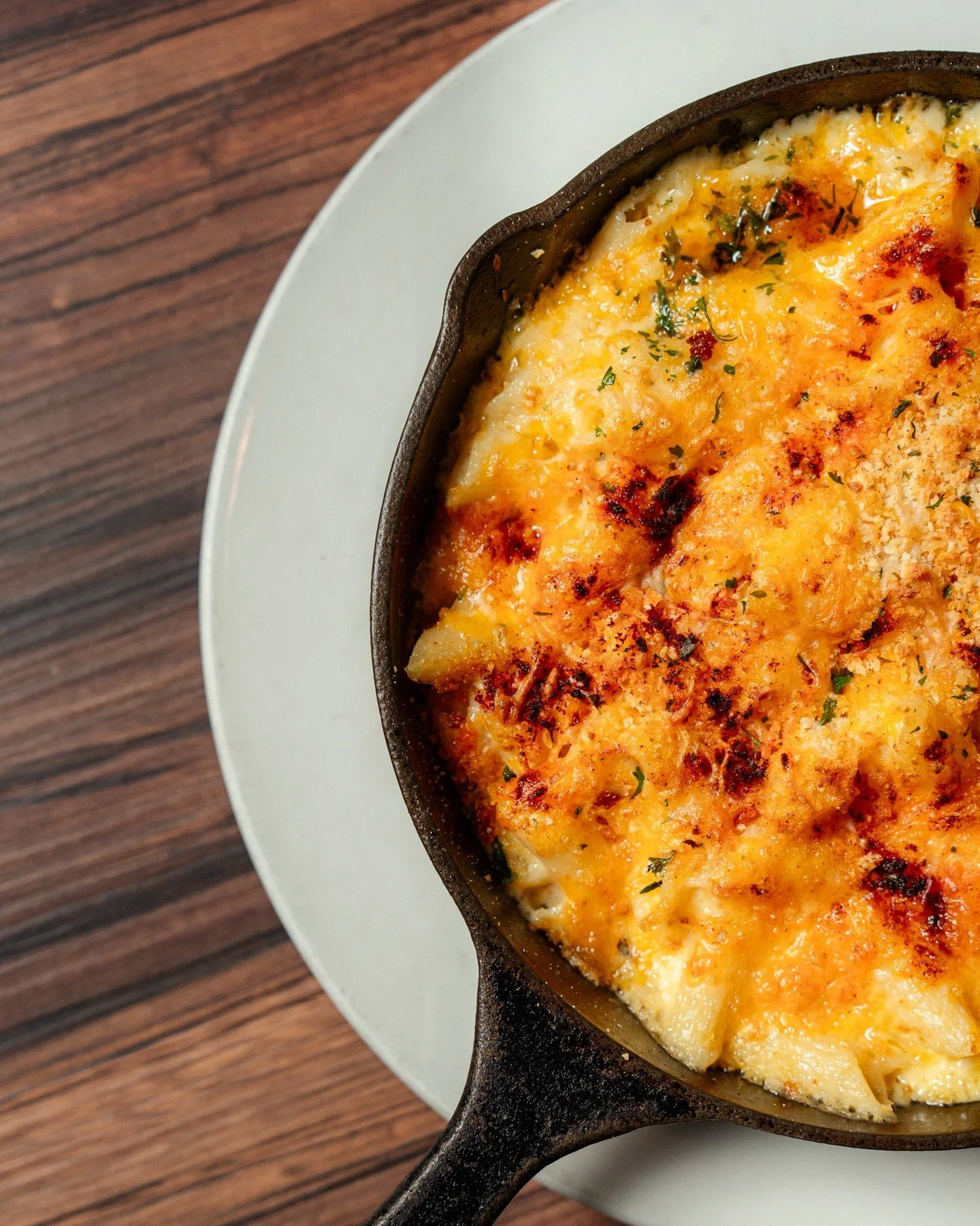 A Boathouse favorite. If you&rsquo;ve had it, you get it. 😌🧀
Consider this your official sign to order the Skillet Mac &amp; Cheese😉