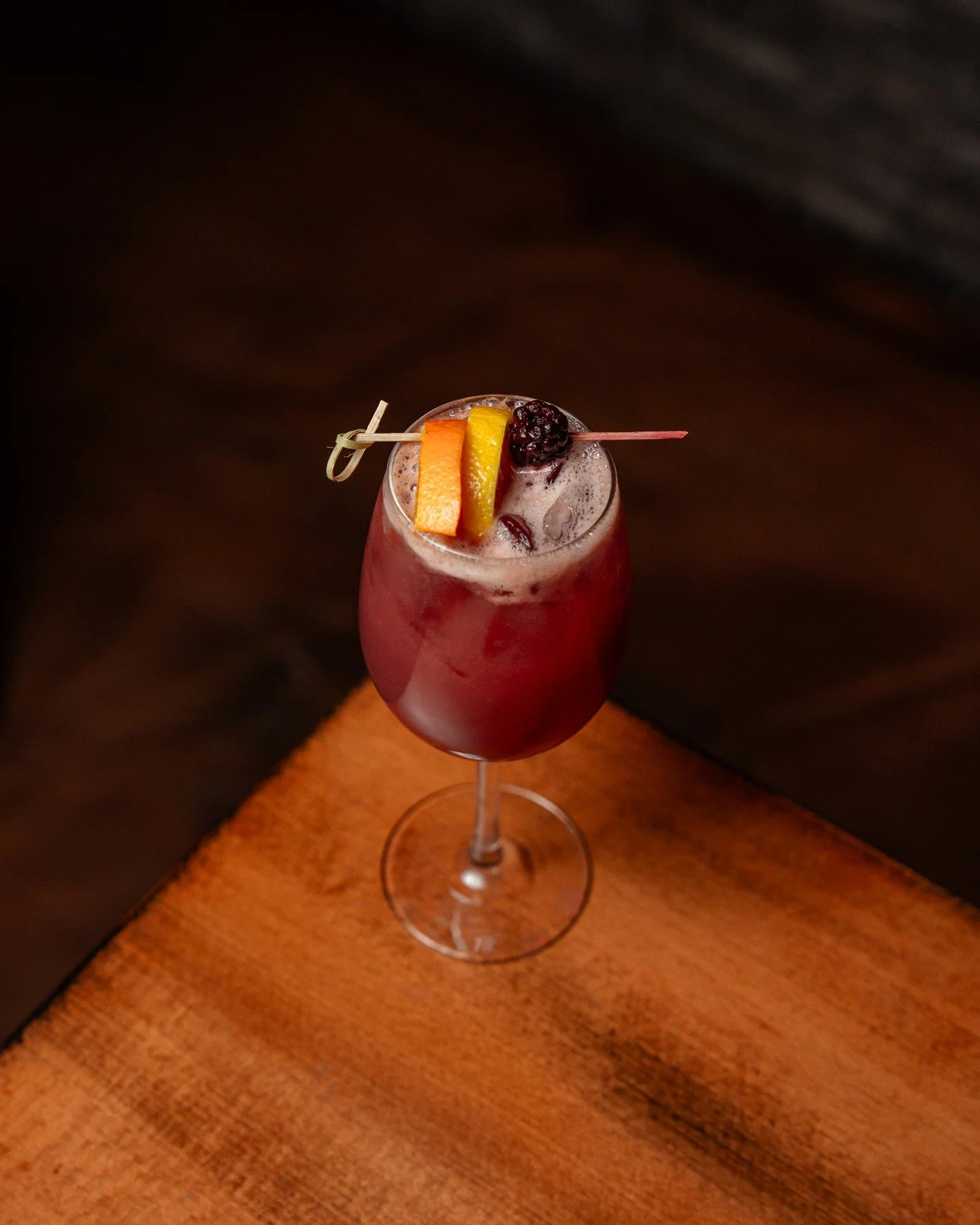 It&rsquo;s Friday at The Boathouse.
 That means cocktails are flowing, the kitchen&rsquo;s fired up, and the weekend has officially begun!🍹