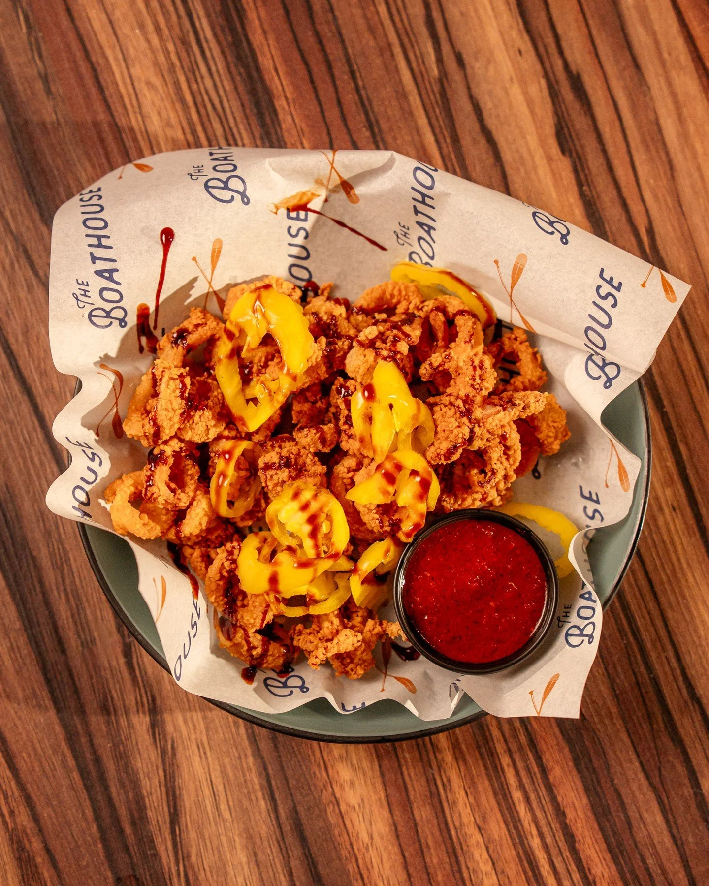 Golden, crispy, and finished just right 🤌
Fried calamari tossed with banana peppers, drizzled in balsamic glaze, and served with marinara for the perfect bite every time!
#TheBoathouse