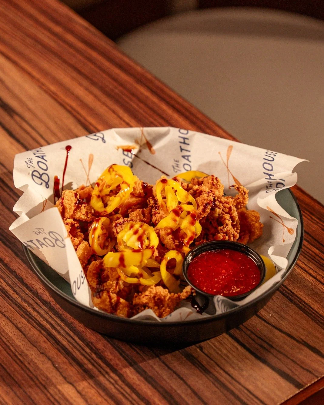 Start your meal the right way with our Fried Calamari!
Crispy, flavorful, and finished with a balsamic glaze drizzle, banana peppers, and marinara. Perfect for sharing... or keeping all to yourself!🤫
#theboathouse