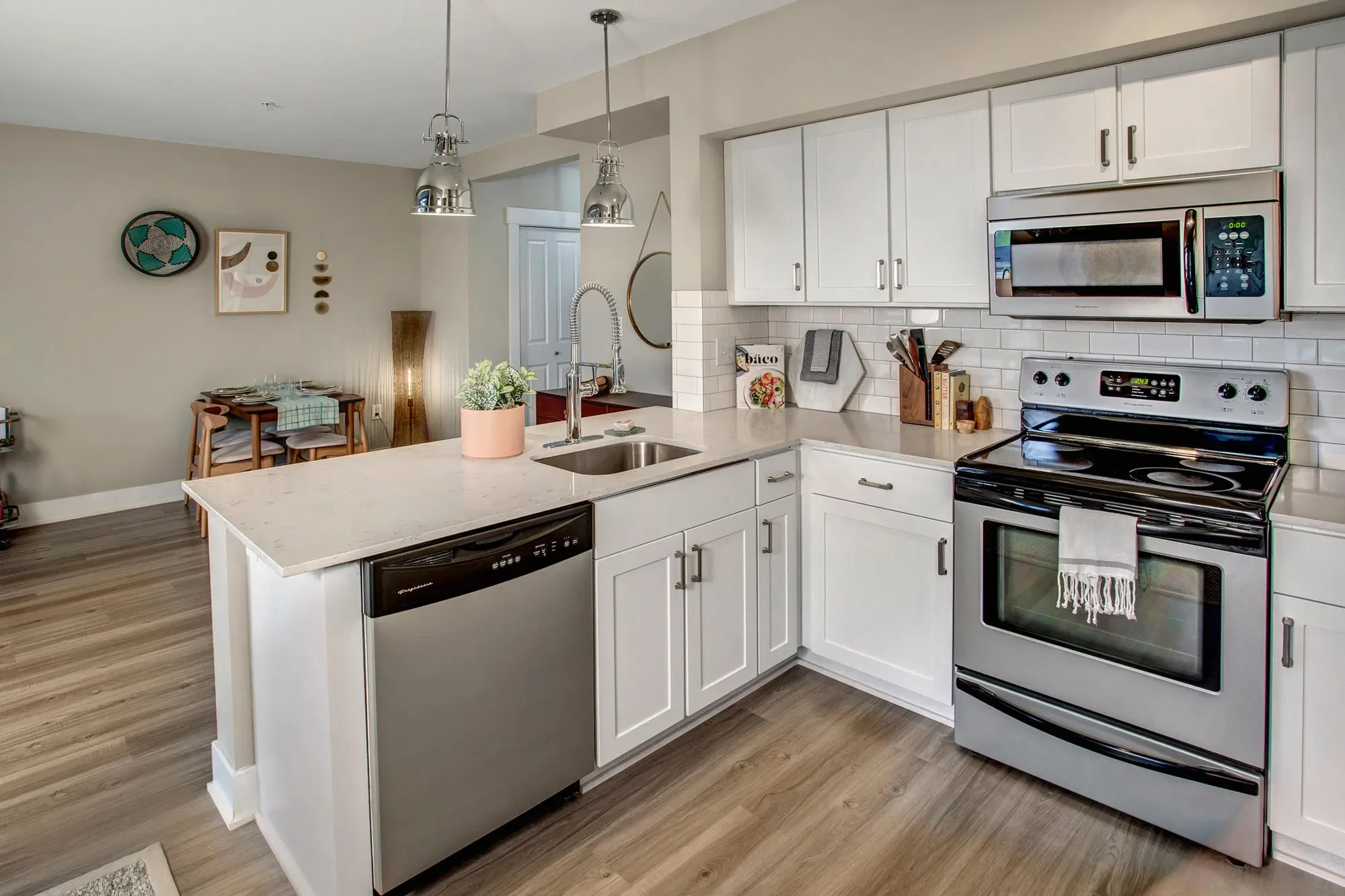 310 Kitchen Dining 2.webp