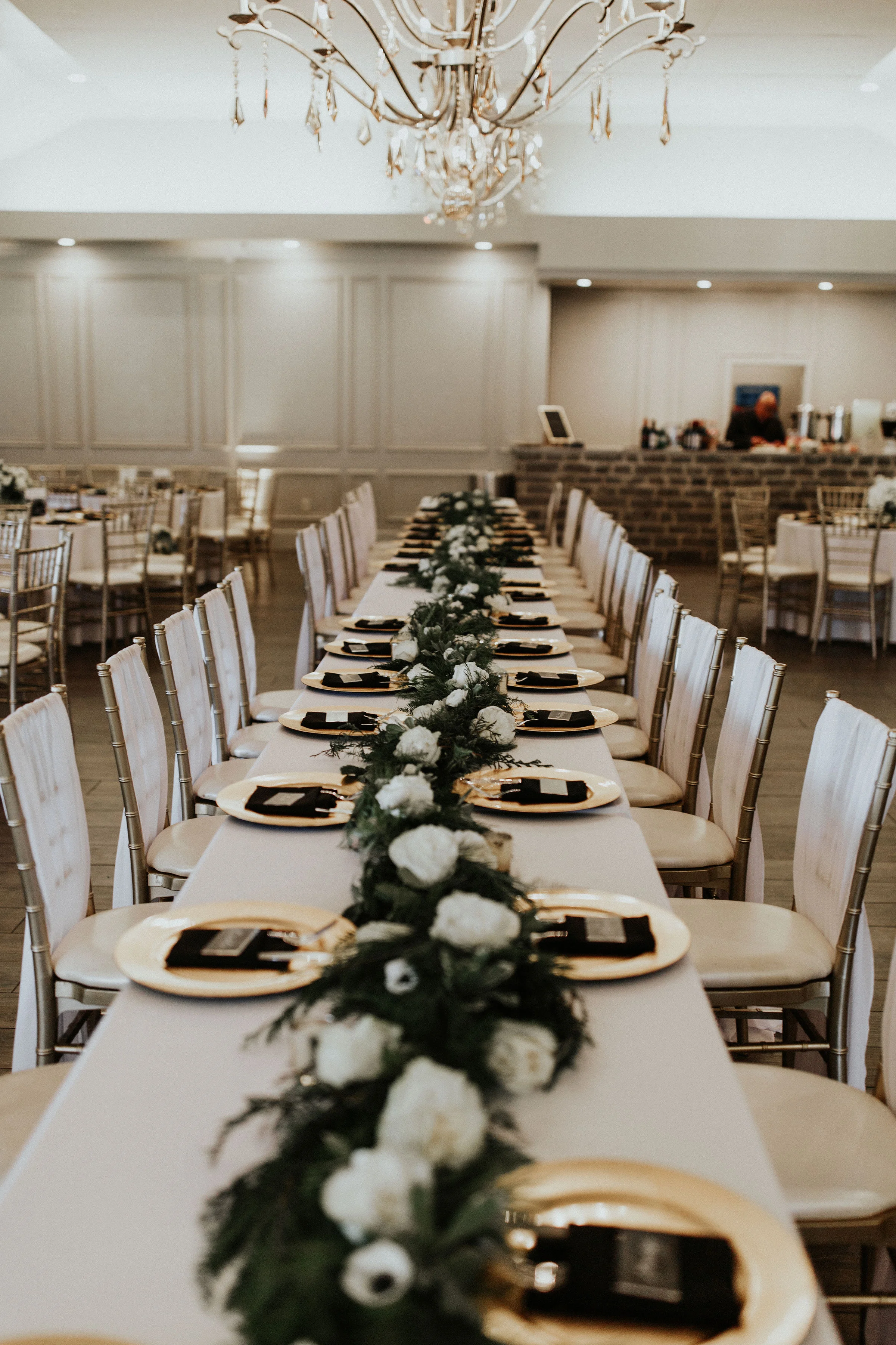 30 feet of beauty filled with Plumosa, Winter greens, Veregated Pitsporum, Smilex, Moonstone Roses, Peonies, Ranunculus, and Anemone’s. That’s a head table, ladies and gents.