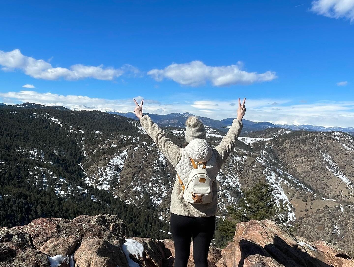 Wonderful days with outstanding people! #hikingintherockies #coloradohiking #coloradohikes #coloradohikingtrails #colorado #denver #denvercolorado #thingstodoindenver #nature #fit #outdoors #hike #travel #adventure #explore #hiking #hikingadventures 