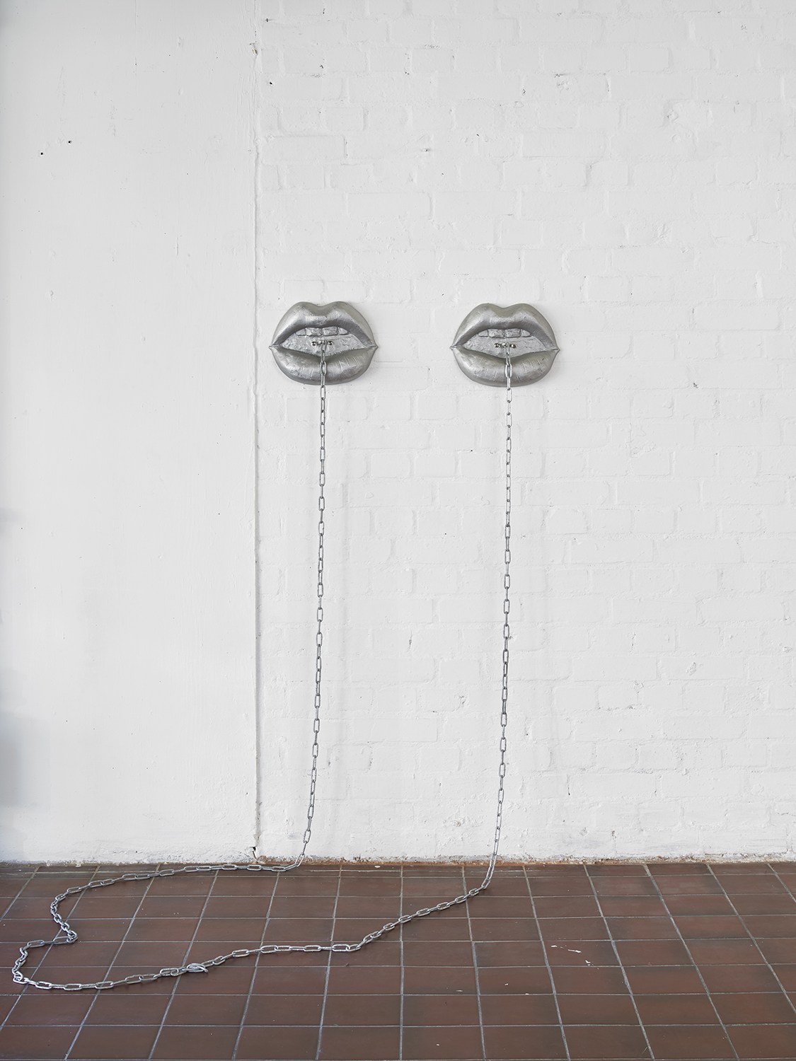  Liz Craft,  Between You &amp; Me (I - V) , 2018, Aluminum, steel chain, Pair of mouths: 28 x 21.5 x 5.7 cm / 11 x 8.5 x 2.25 in each, Chain dimensions variable 