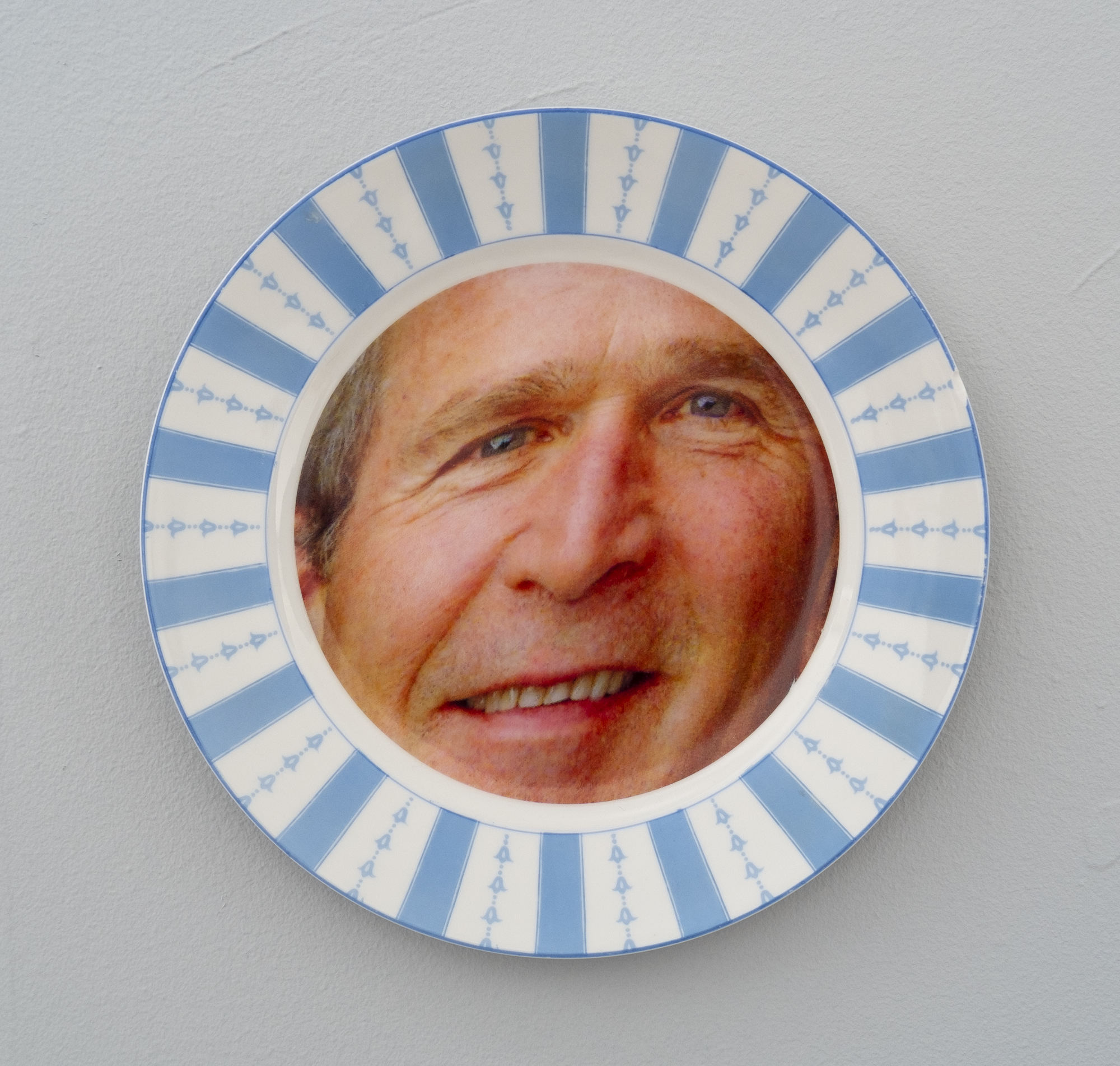  Bean Gilsdorf,  George W. Bush , 2018, Ceramic plate, 10 inch diameter 