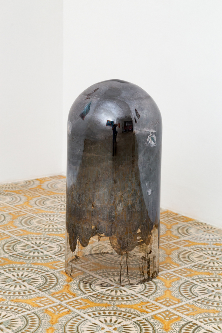  Hélène Fauquet,  Untitled , 2018, glass dome, silver mirror, felt tape,&nbsp;various sizes 