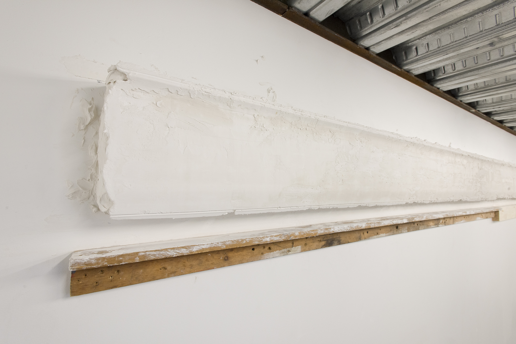  Jorge Satorre,  Sometimes I use images in my work that might be embarrassing to me, my family or my dealers (cornice) , 2019. Plaster, dimensions variable. Courtesy of the artist and Labor, Mexico; Photo: Preston/Kalogiros; Courtesy of The 500 Capp 