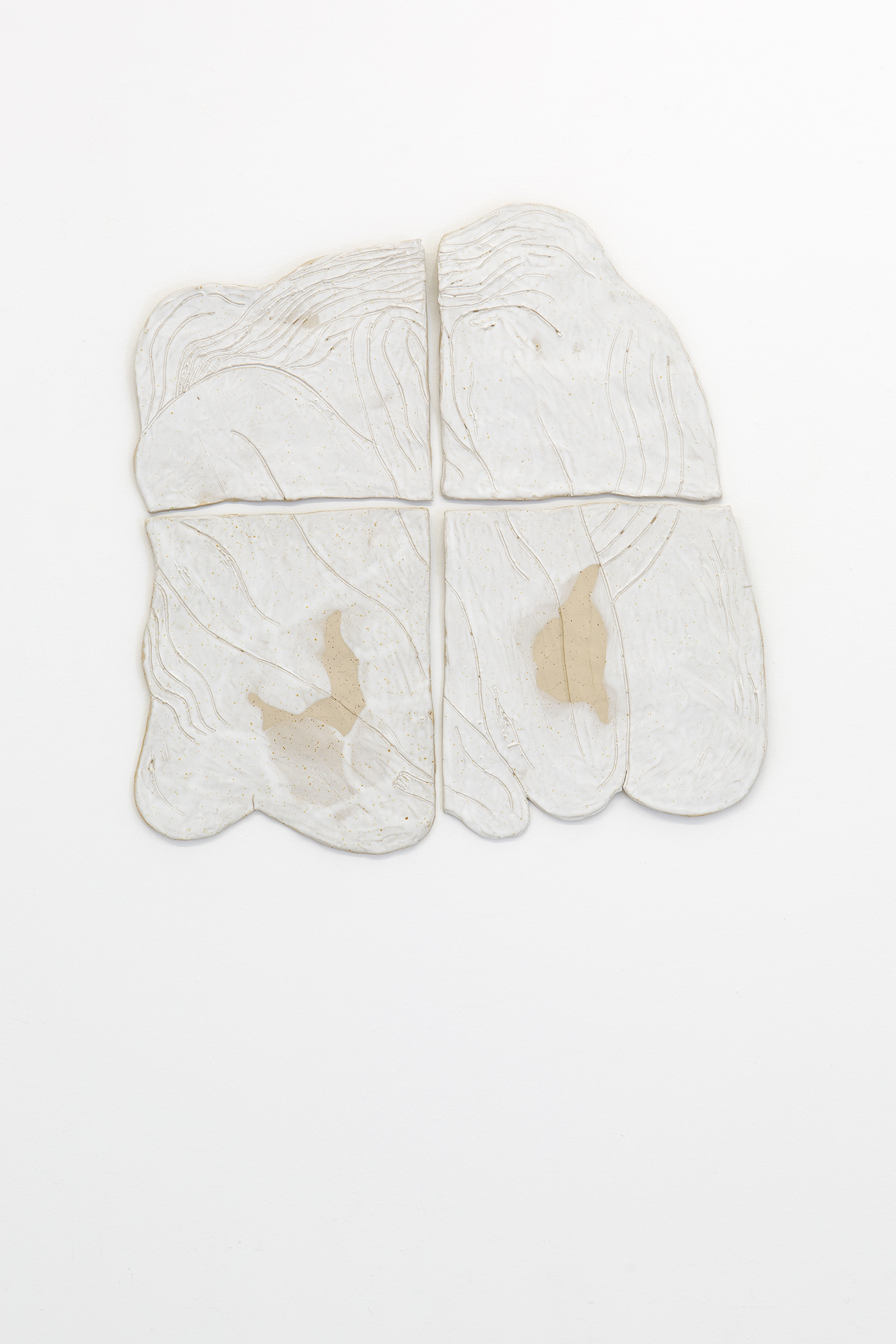  Alina Vergnano,  The Knots,  2019, stoneware, glazed, 60 x 60 cm 
