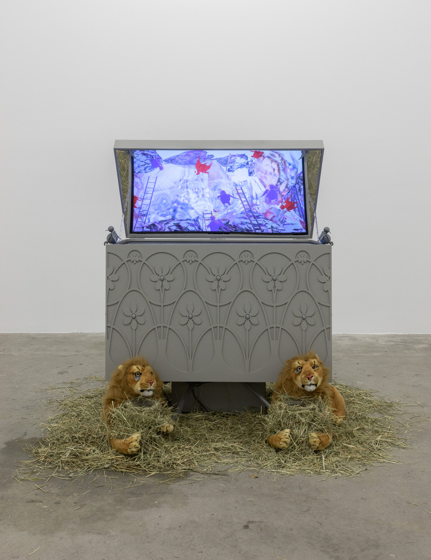  Bea Orlandi,  THE BELOVED (ice imagination) , 2019, 4K animation, loop., Wood, mirror, PLA, hay, weeping lions   