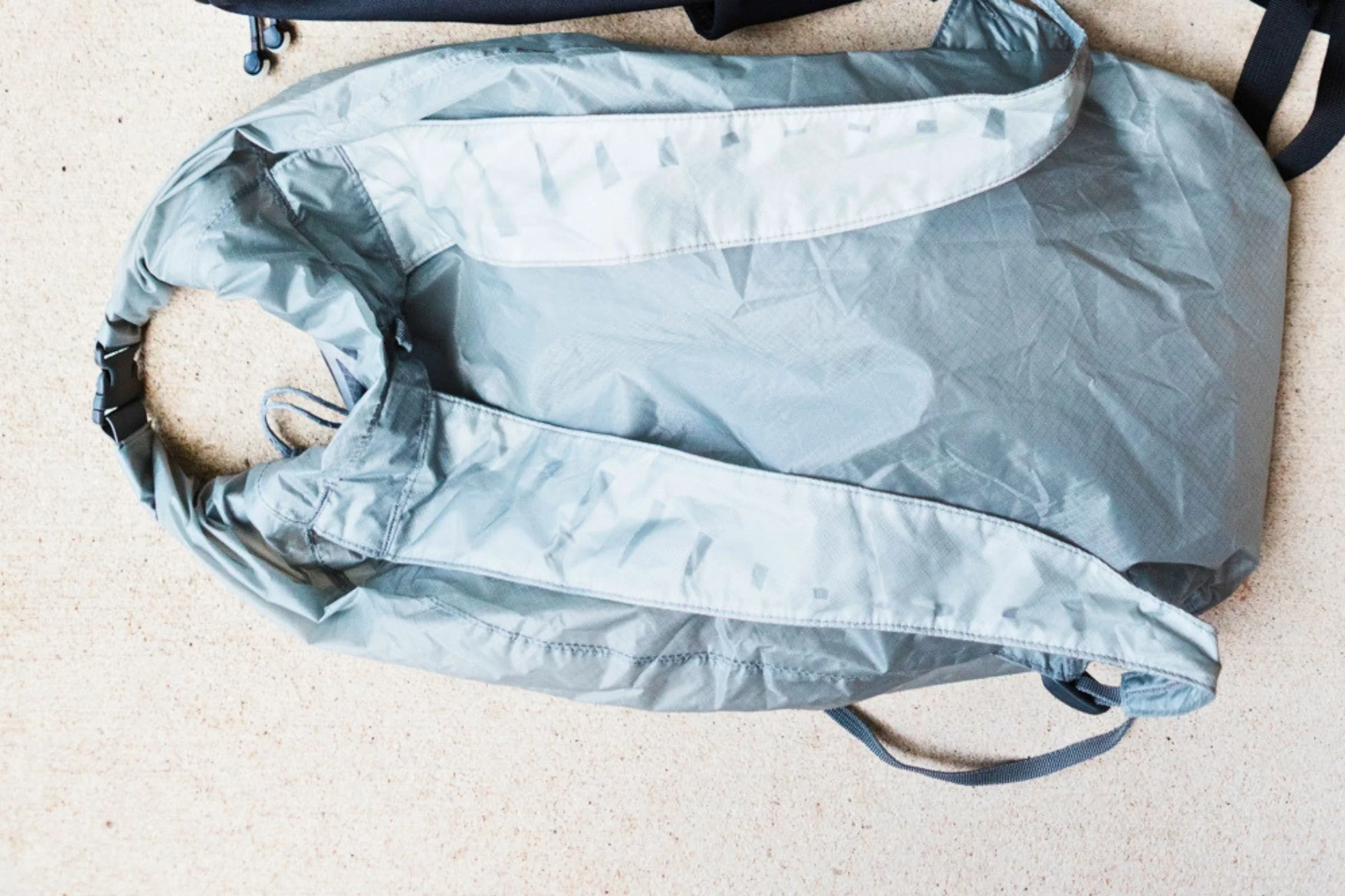 Back panel and unpadded shoulder straps of the Sea to Summit Ultra-Sil Dry Daypack laid flat