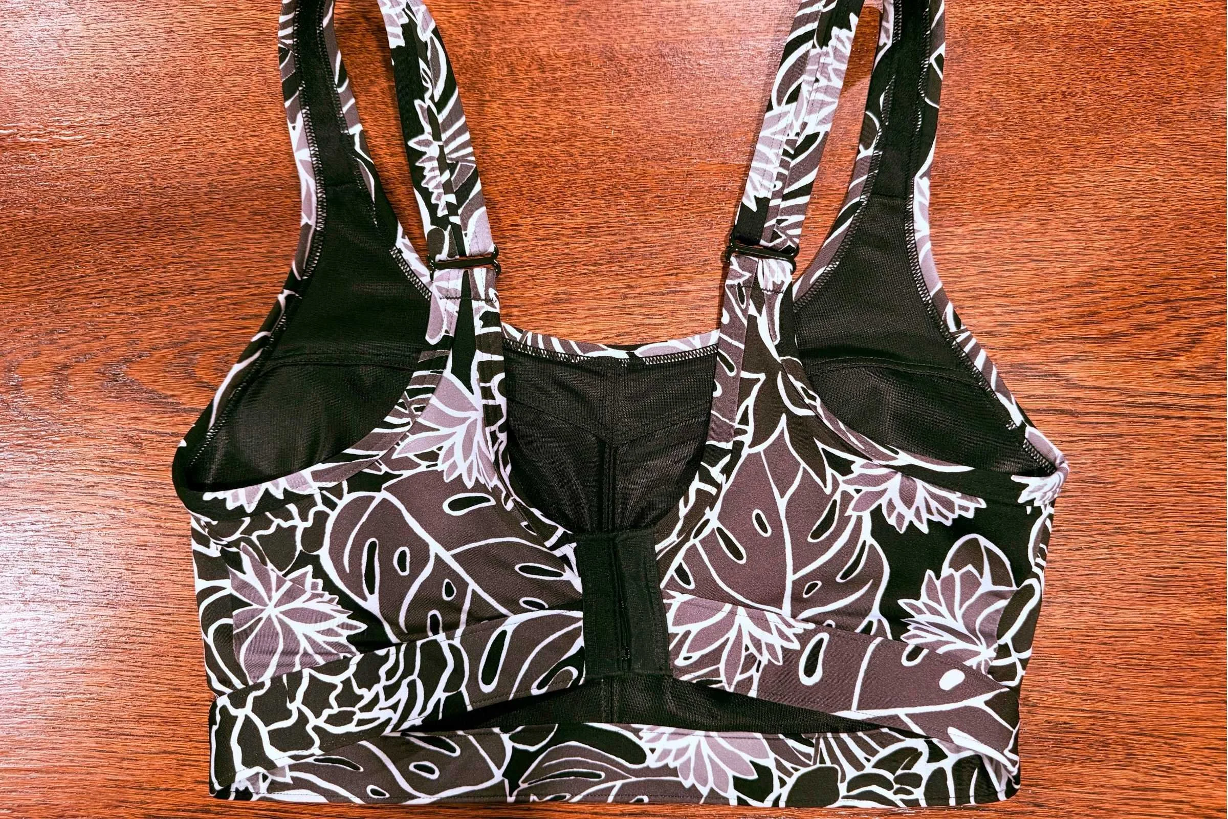 Back bra silhouette of the Title Nine Tech Athena 2.0 sports bra. Photo by Mary Murphy.