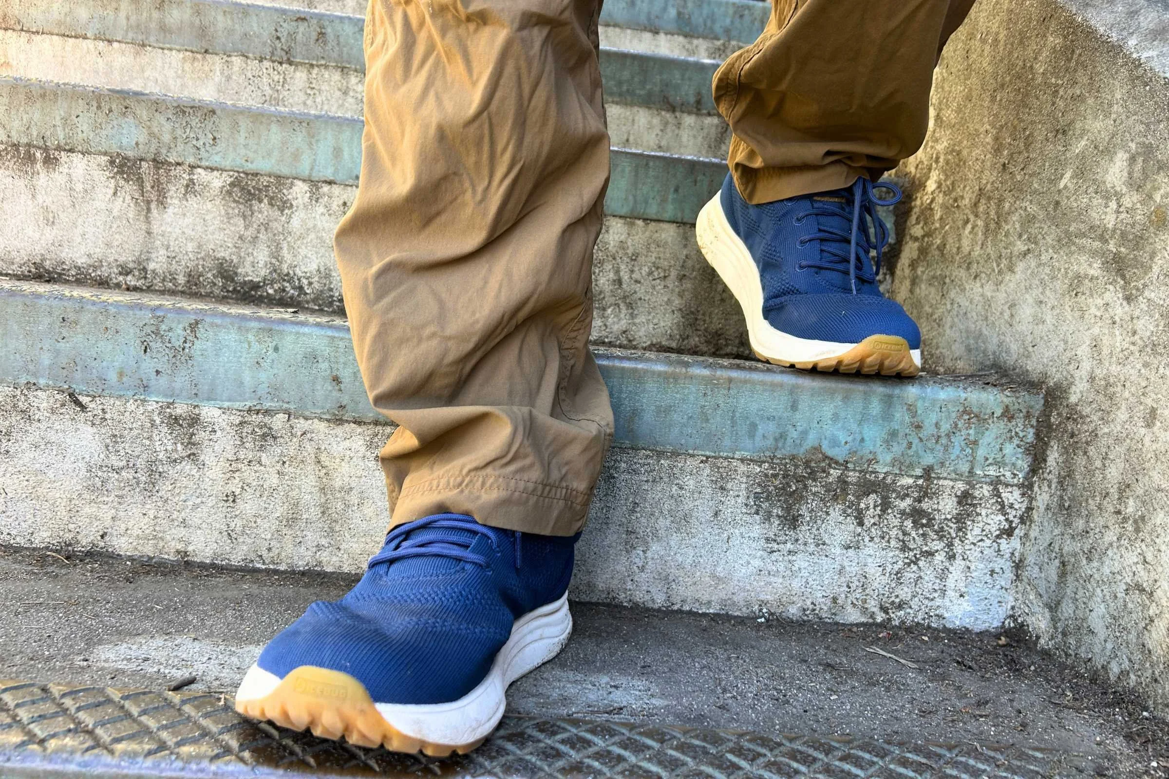 Walking down stairs in the Icebug Mosi RB9X walking shoes