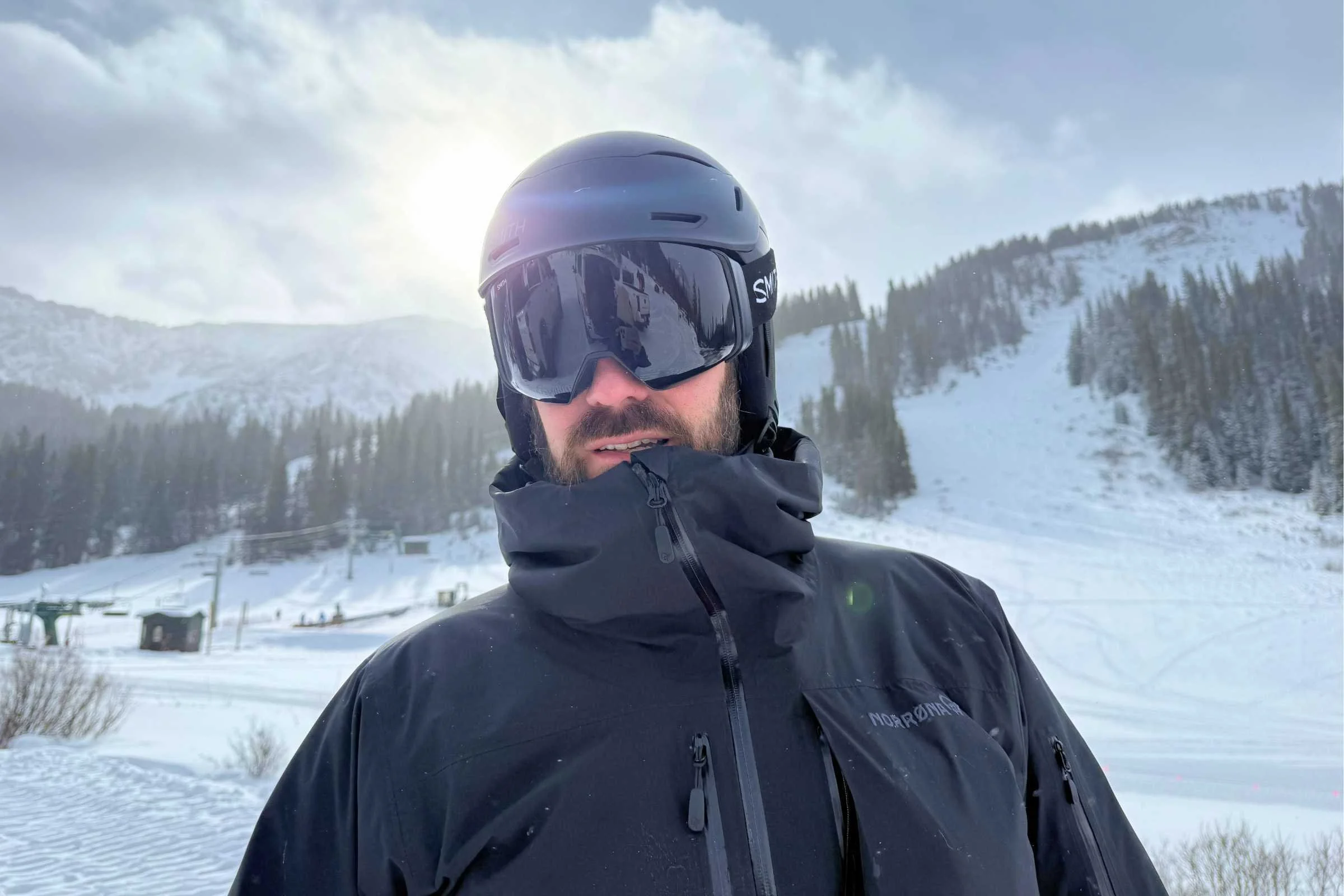 The Vantage 2 integrates seamlessly with the Smith Optics 4D MAG goggles.