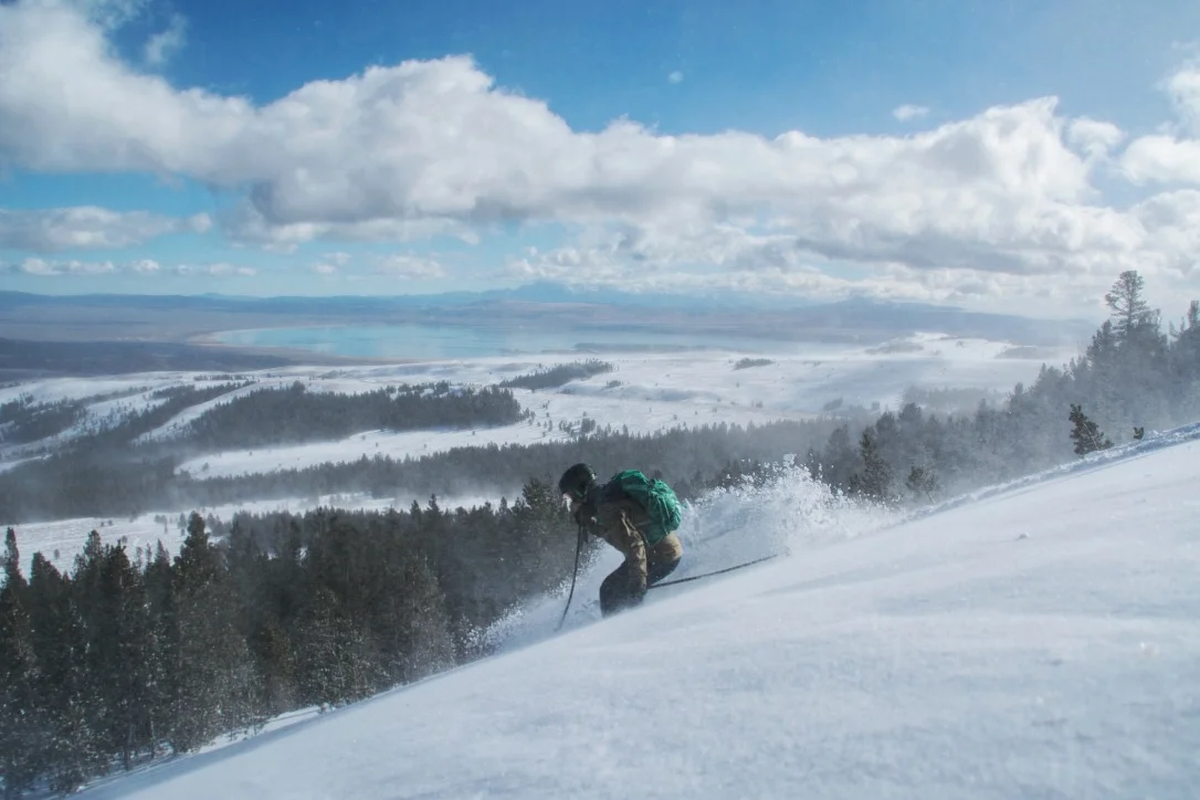 The author skiing in the Smith I/O Chromapop at Palisades Tahoe, California. Photo courtesy Jill Sanford.