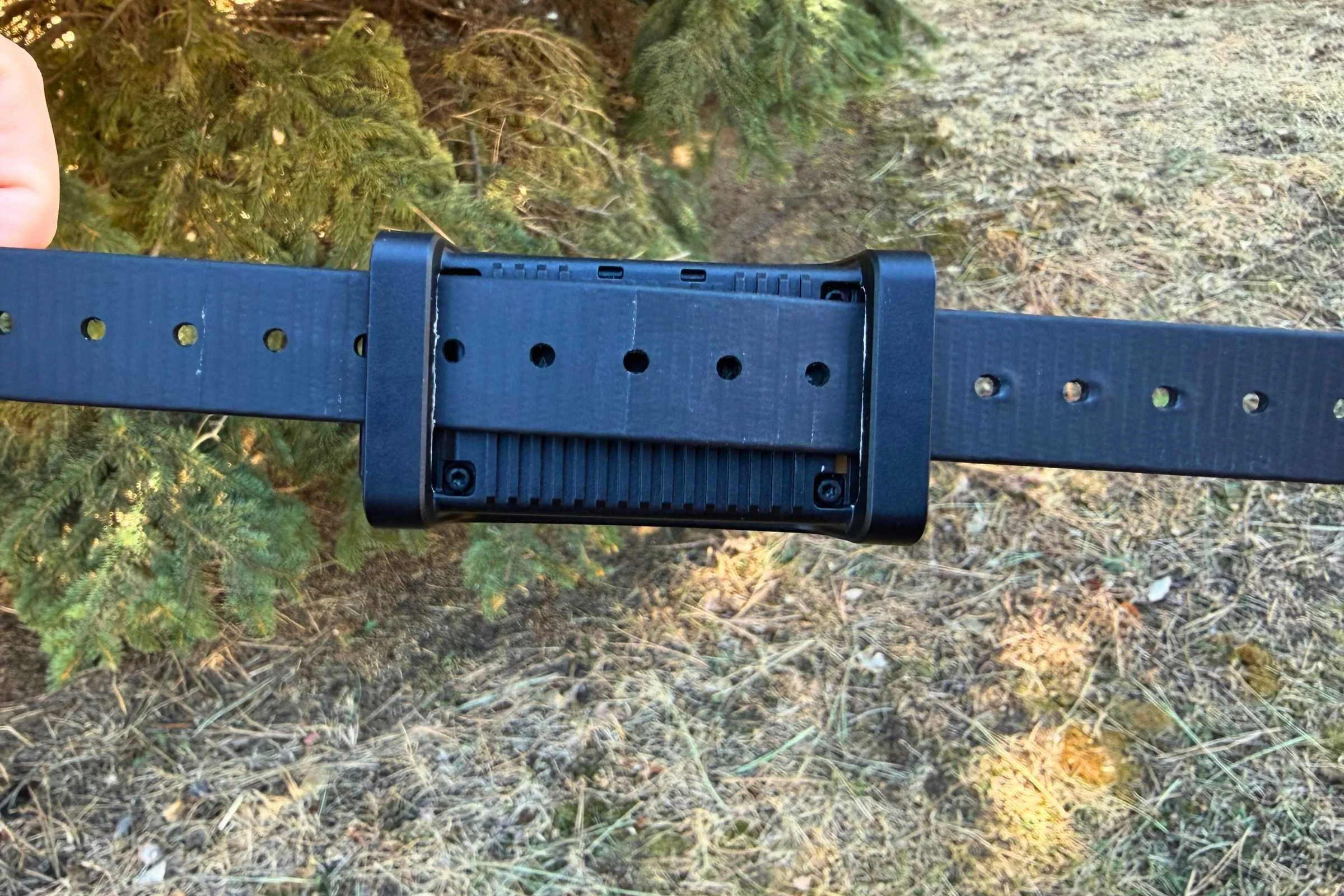 Garmin Alpha LTE threaded onto a prong and hole collar