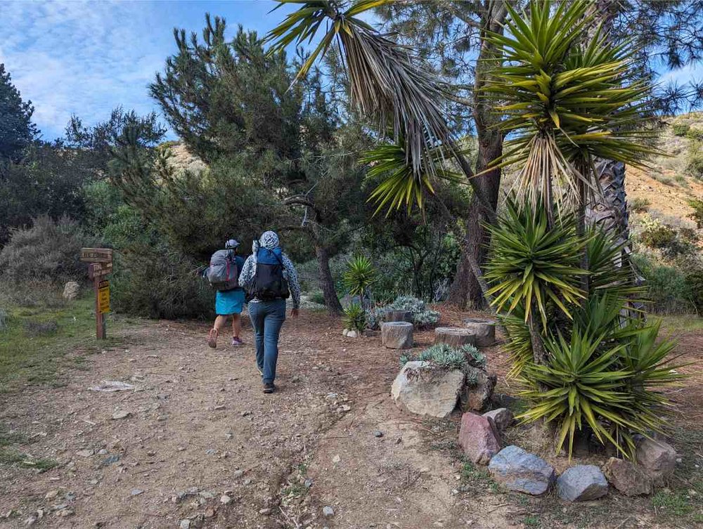 trans-catalina-trail-hikers-trailhead.jpg