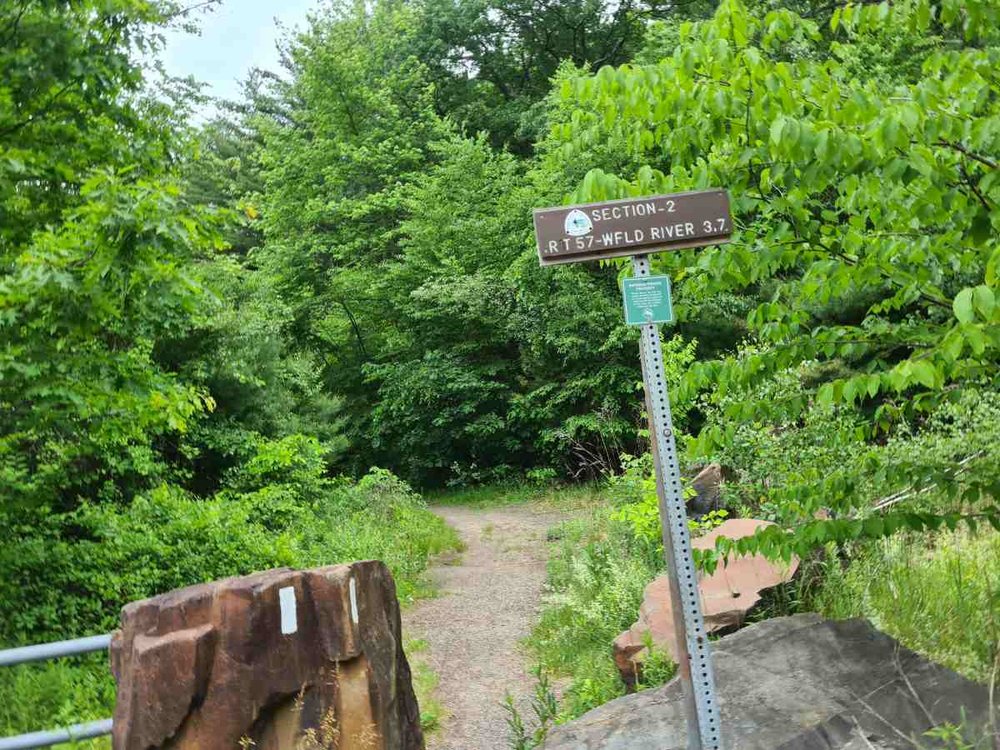 trail-sign-new-england-trail.jpg