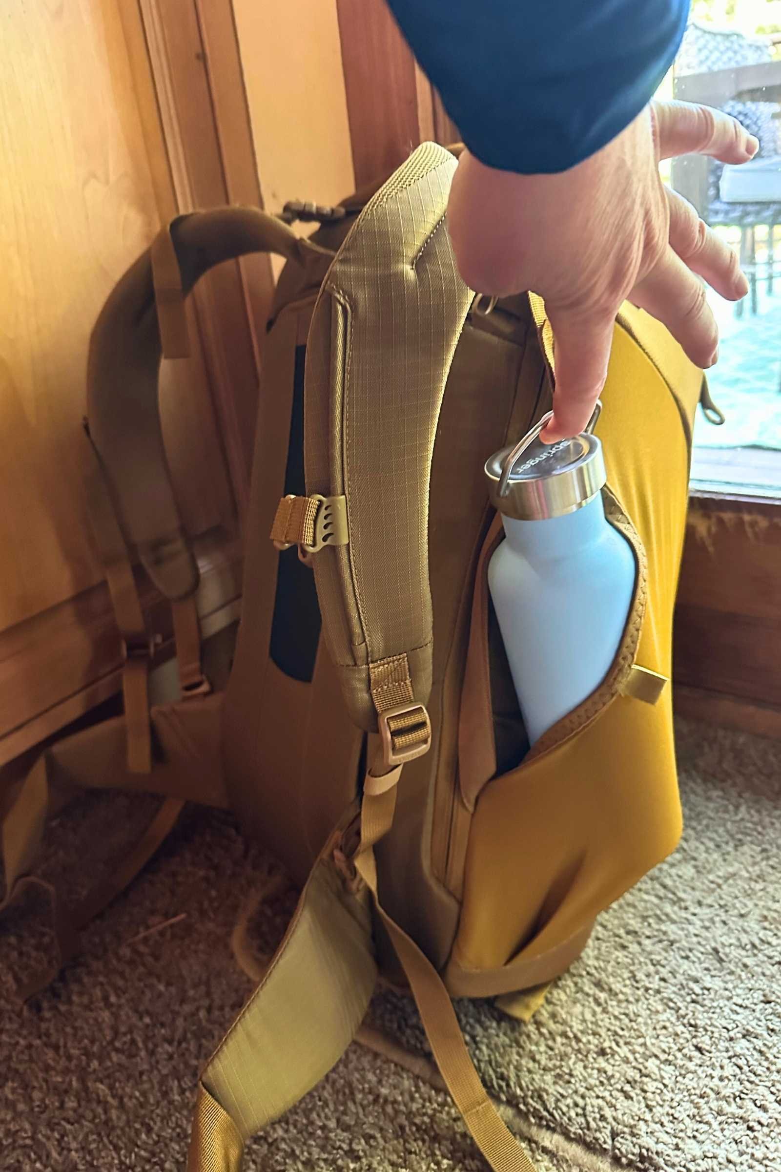 The side waterbottle sleeve holds insulated bottles up to 32oz. Photo courtesy Sara Kruglinski.