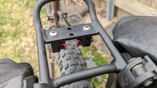 Close-up of the adjustable rack stays on the Axiom Streamlined 29.