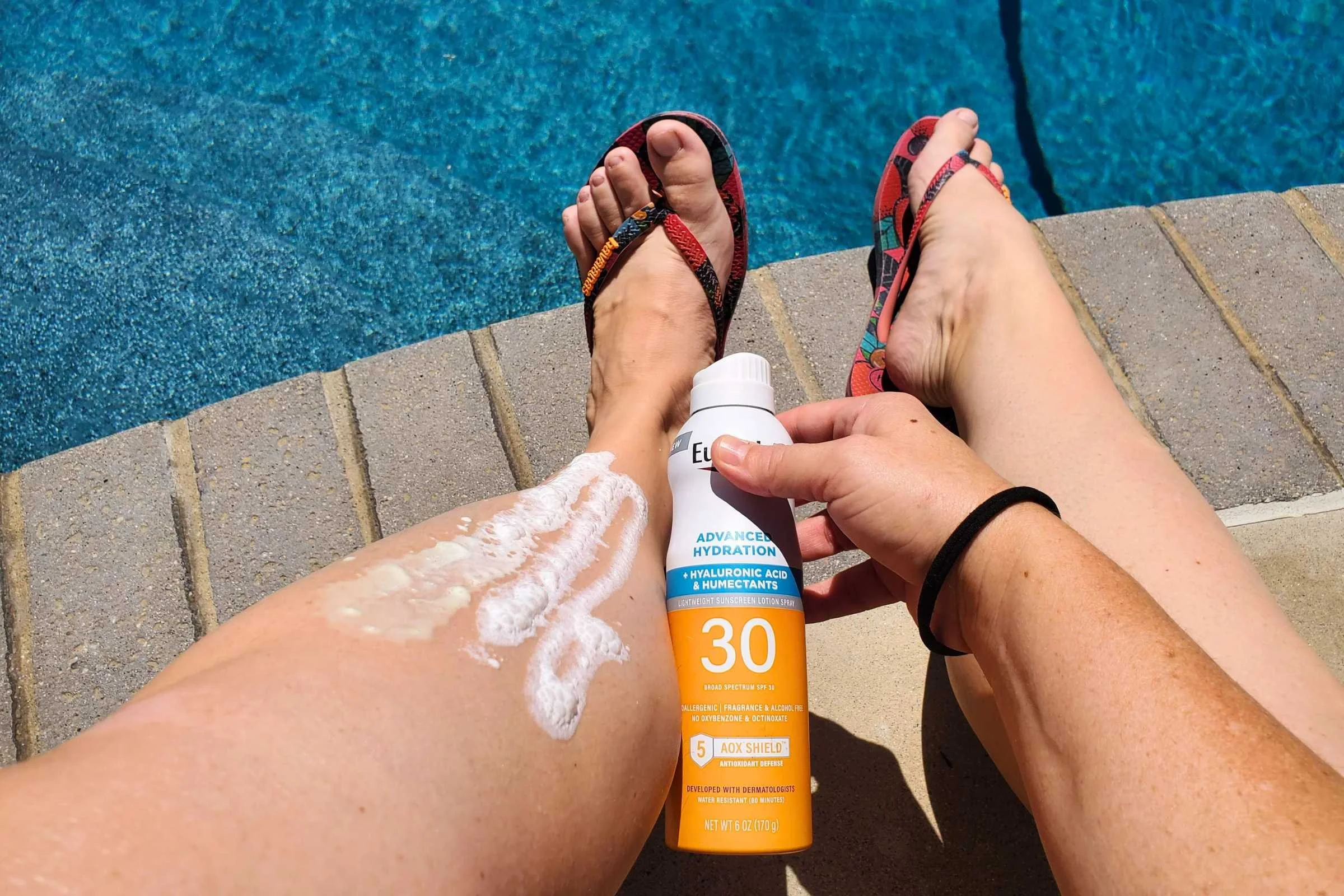 Eucerin Advanced Hydration Sunscreen Spray SPF 50 is moisturizing, highly effective sunscreen spray that feels like a cooling, lightweight lotion. Because it lacks many of the drying chemicals of other sunscreen sprays, it comes out of the canister
