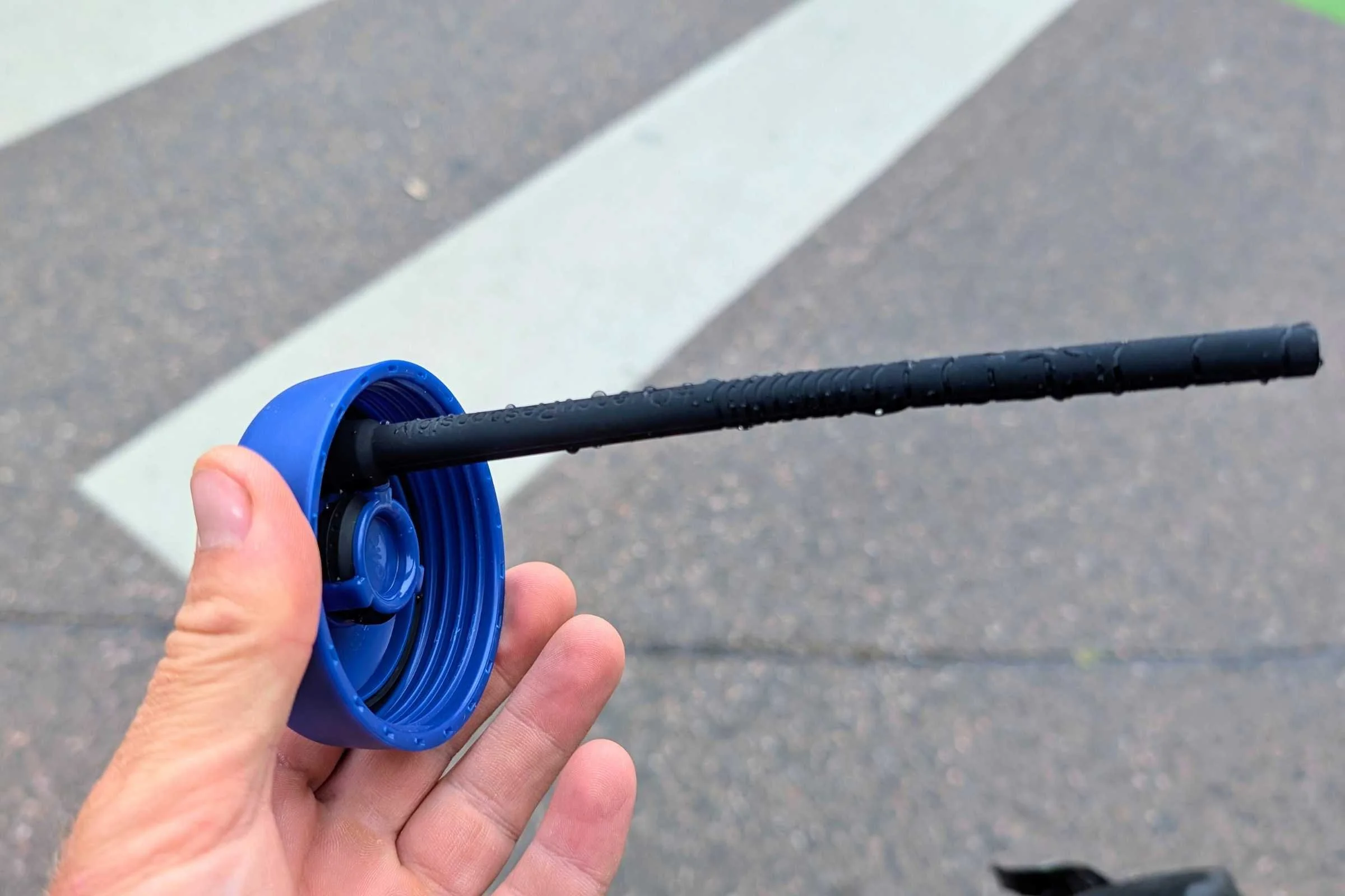 The silicone tube that lets air in when you invert the bottle on the Bivo Trio Bottle 21 oz insulated 