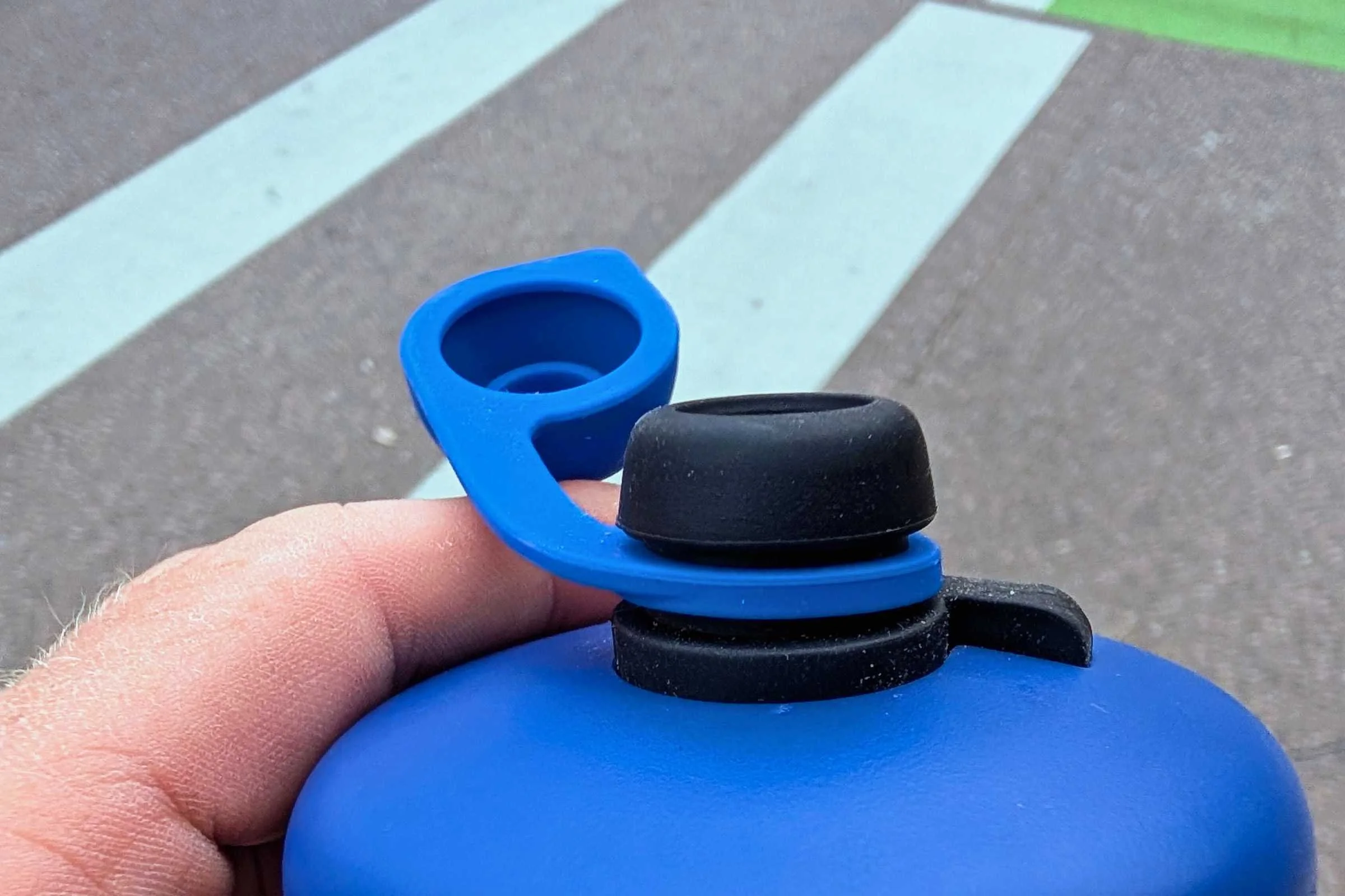 Close-up of the top of Bivo Trio Bottle 21 oz insulated with the cap off