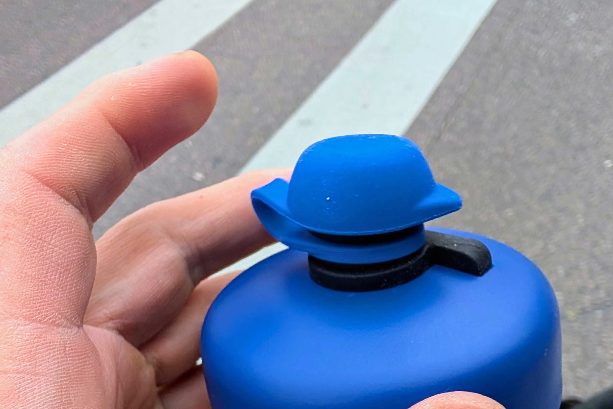 Close-up of the top of the Bivo Trio Bottle 21 oz insulated with the cap on