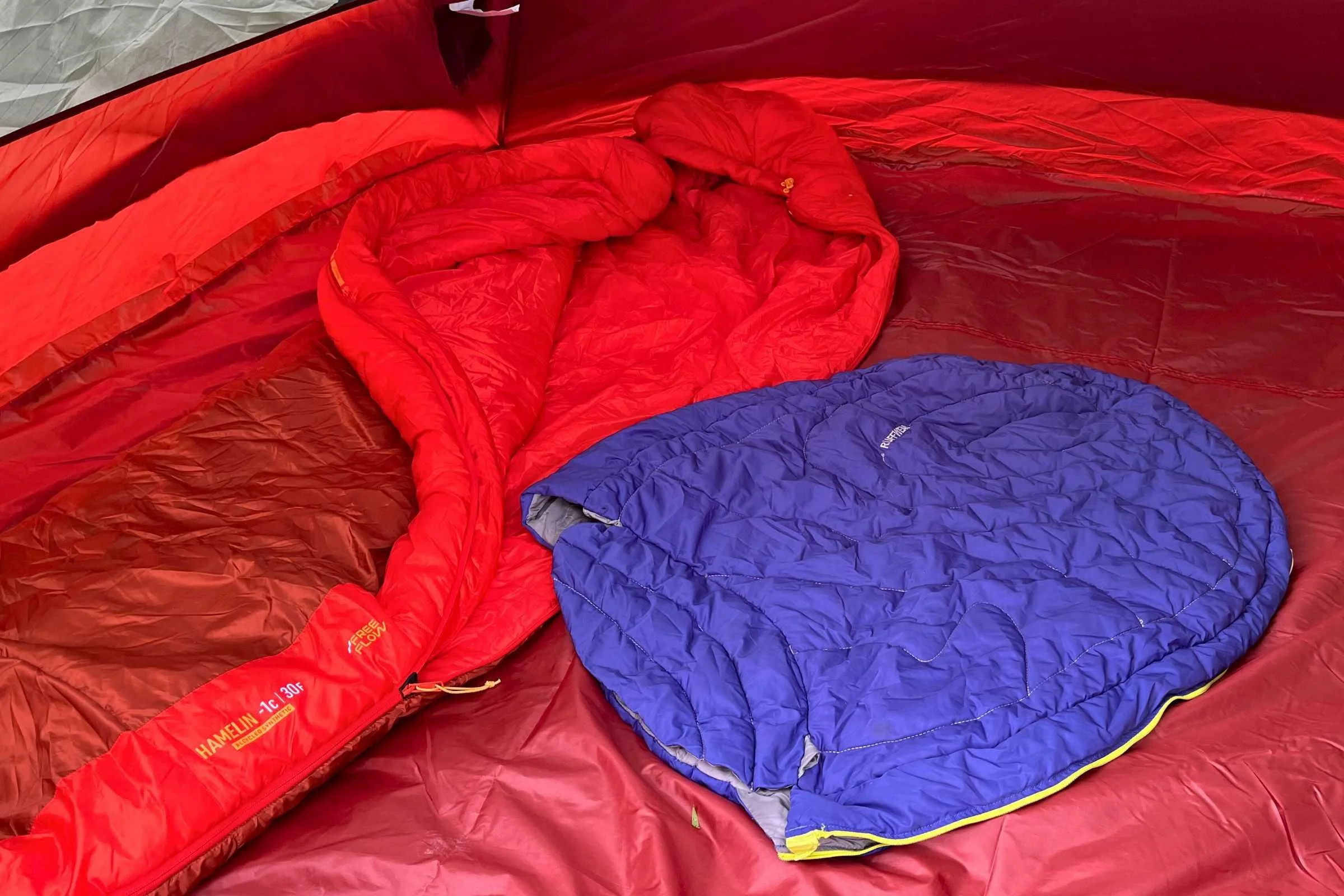 The oval shape of this Ruffwear Highlands dog sleeping bag is best for dogs who curl up when sleeping. Photo by Jae Thomas