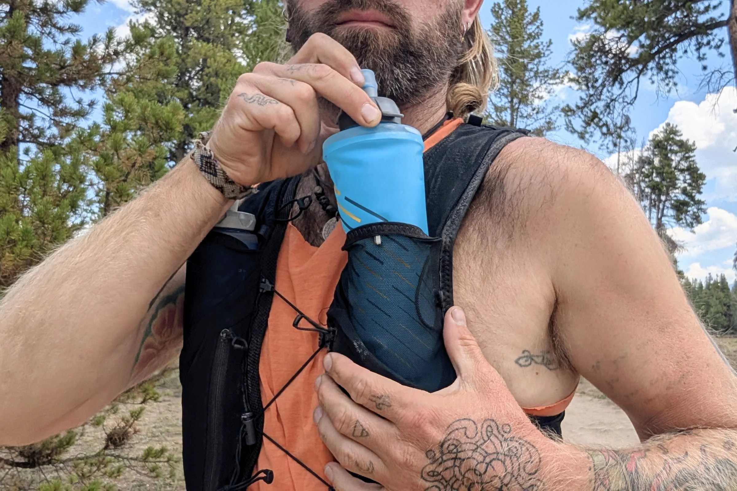 Runner putting the HydraPak Softflask Speed 500mL in a running vest