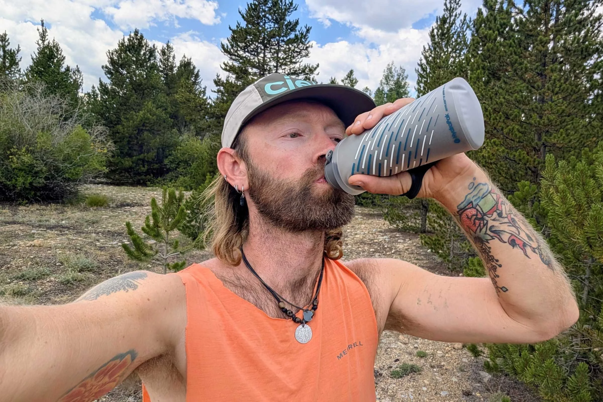   Runner drinking out of the HydraPak Skyflask IT 500 ml  