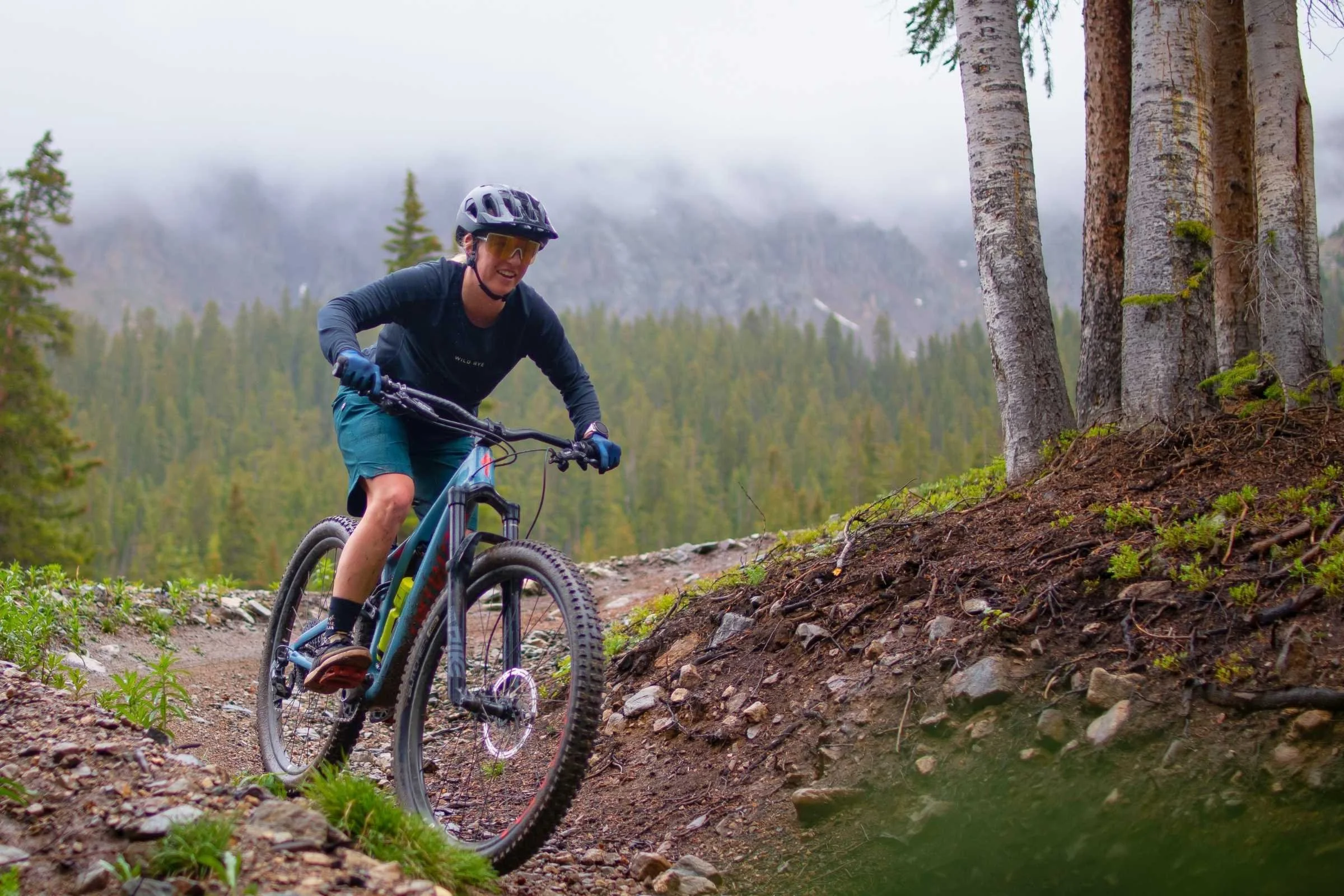 We love the relaxed but not baggy fit of the Wild Rye Holly jersey. Photo by Matt Derrick. 