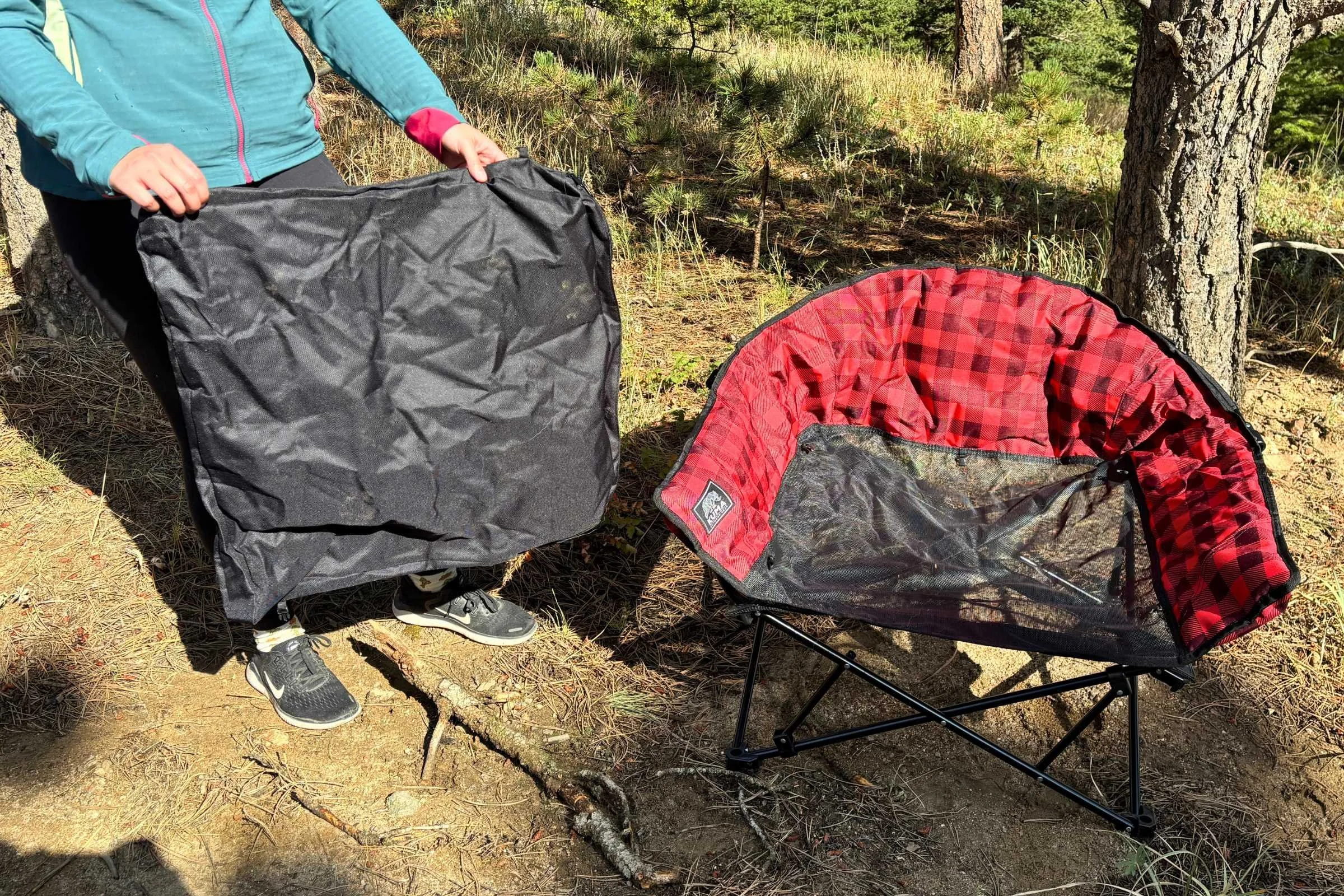 The center pad of the KUMA Lazy Bear bed easily clips on and off for cleaning.