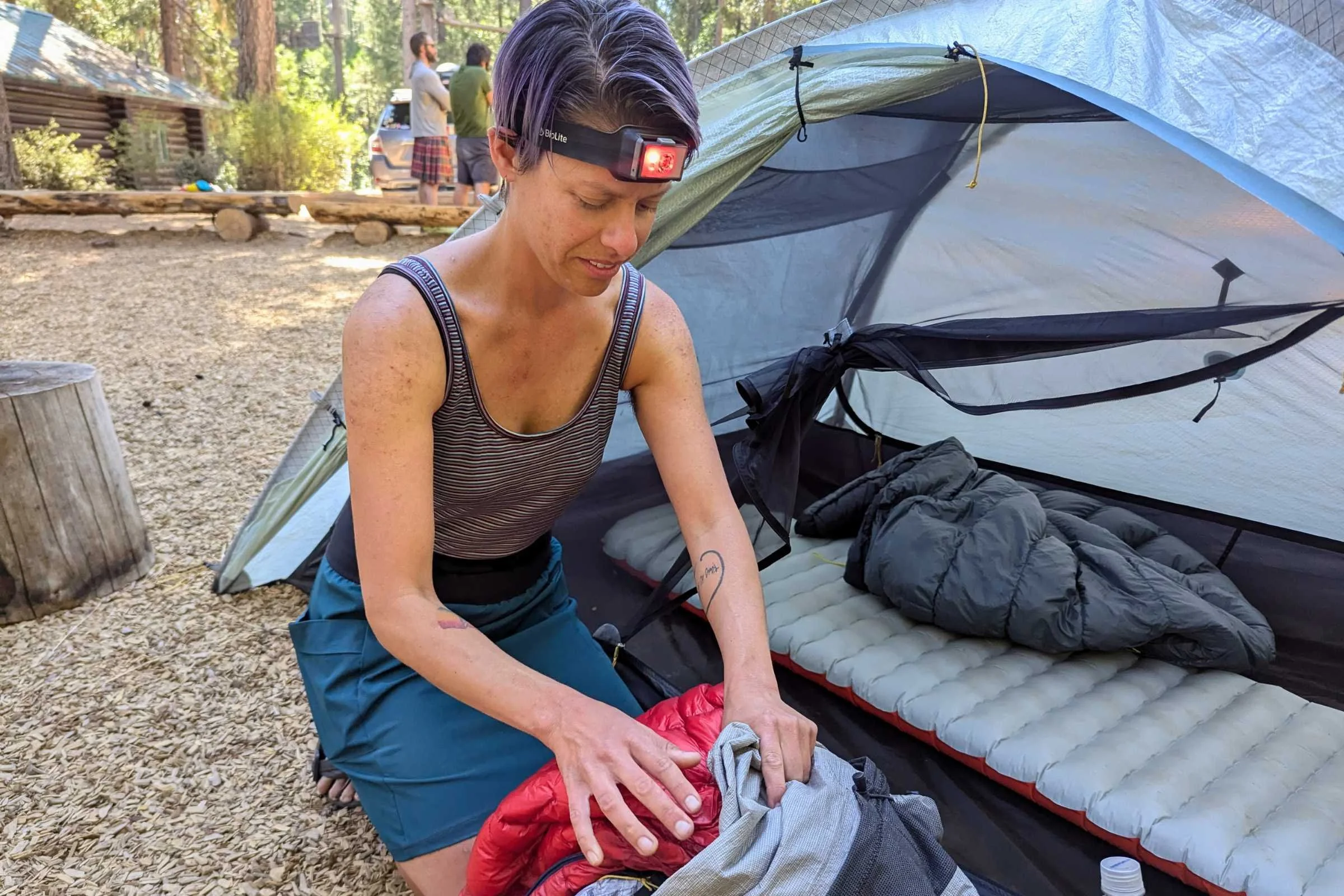 Packing up camping using the BioLite 800 Pro in the early morning hours