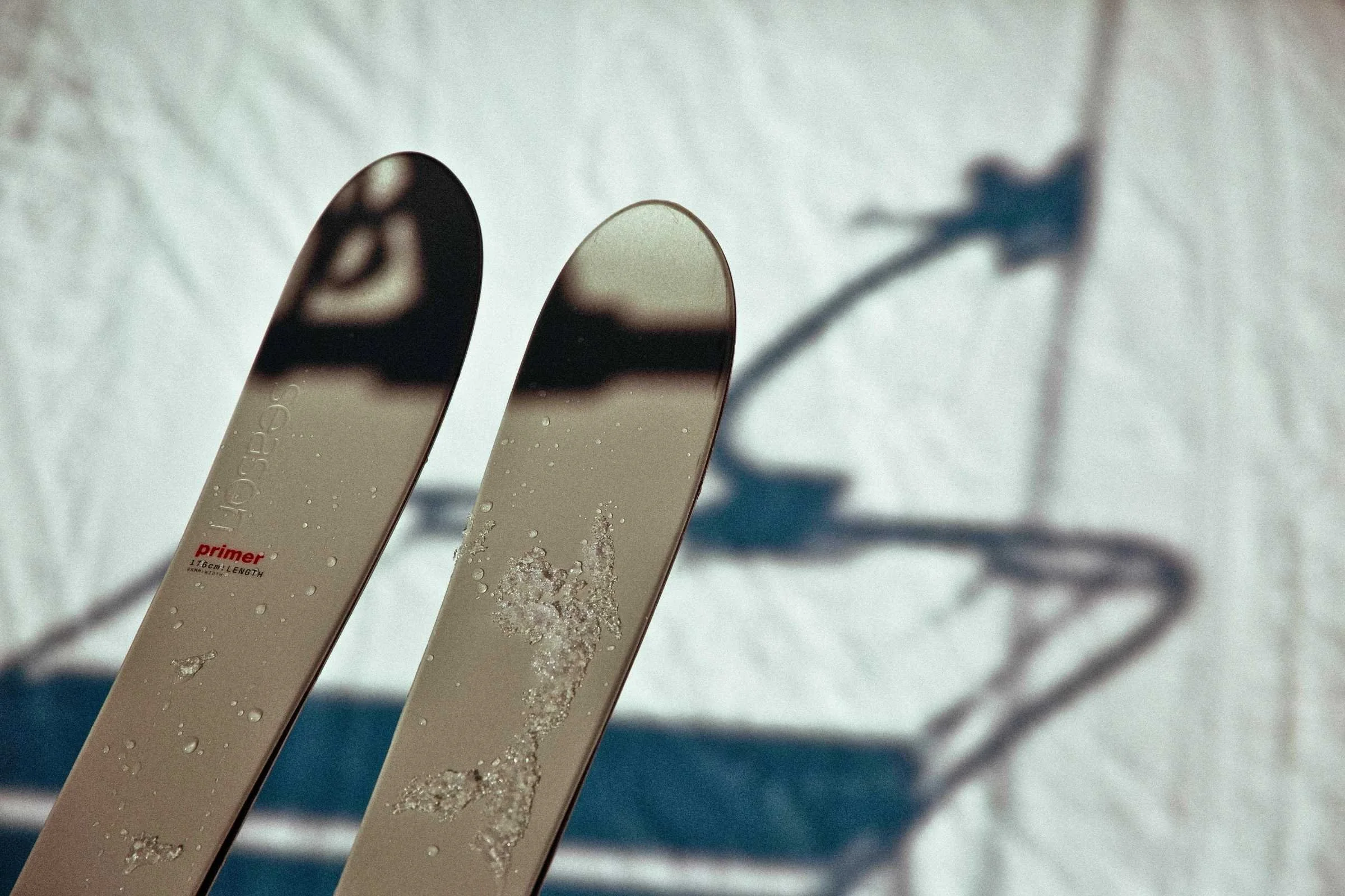   The Season Primer has a slightly soft flex and rocker in the tips that helps make it easier for beginners to turn.   Photo by Jacob Callaghan.  