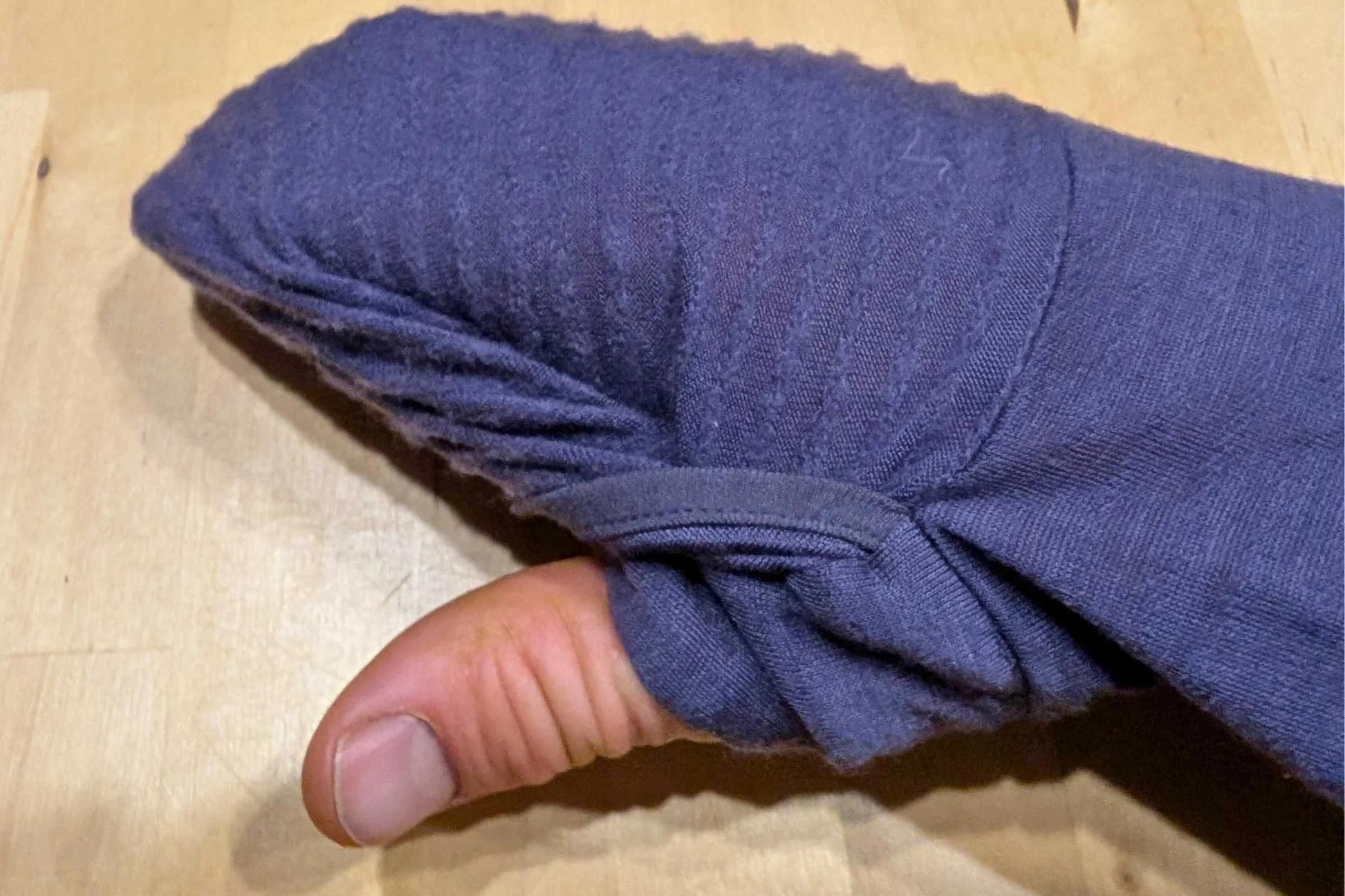   The Icebreaker 200 Realfleece Descender has hand mitts integrated into the wrist cuffs.  