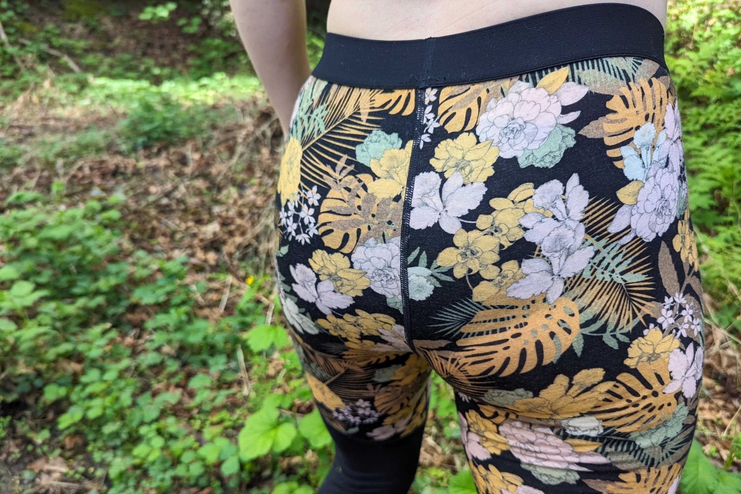   Close up of the back of the Mons Royale Cascade Merino Flex Legging  