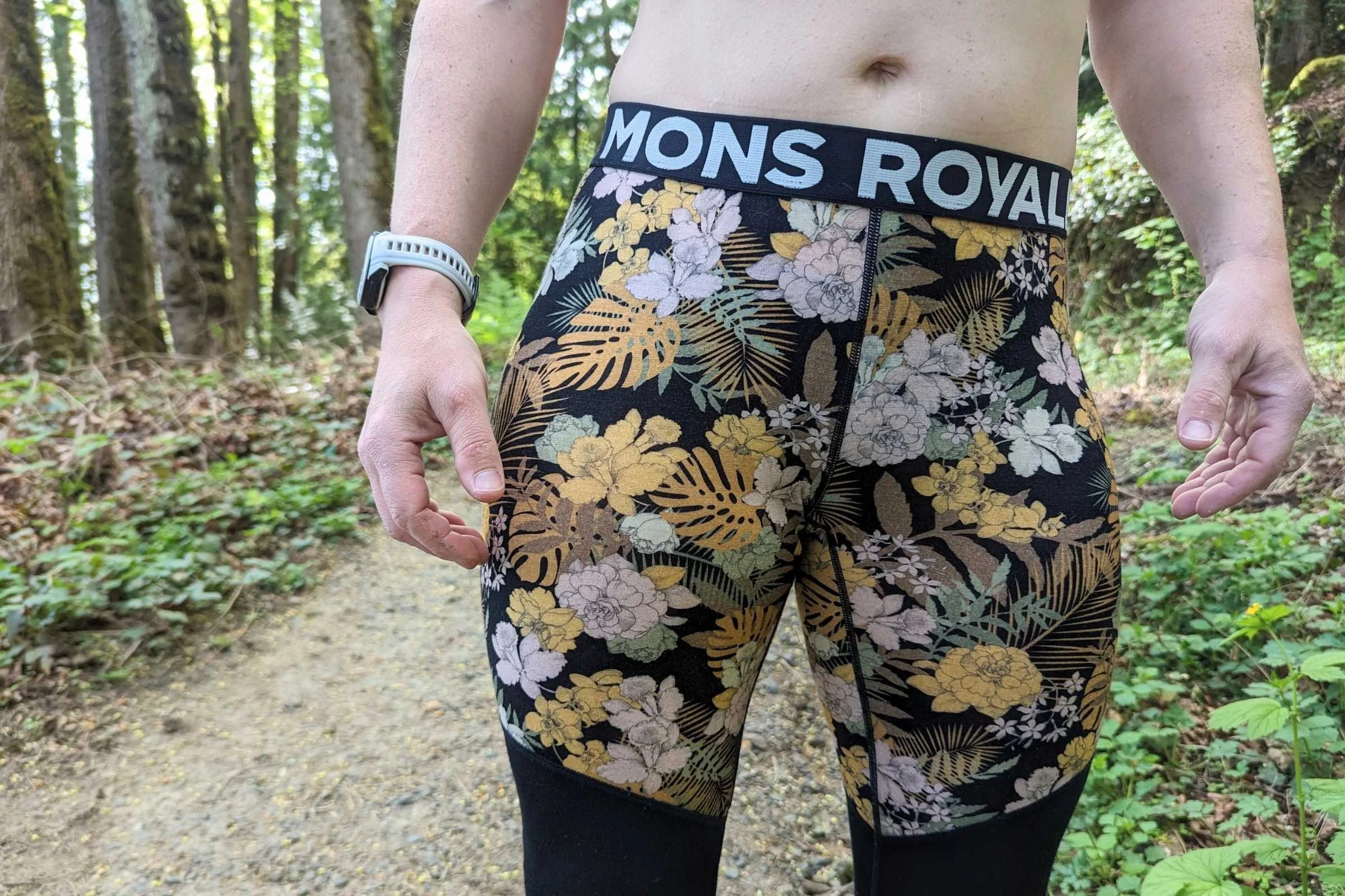   Close up of the front of the Mons Royale Cascade Merino Flex Legging  